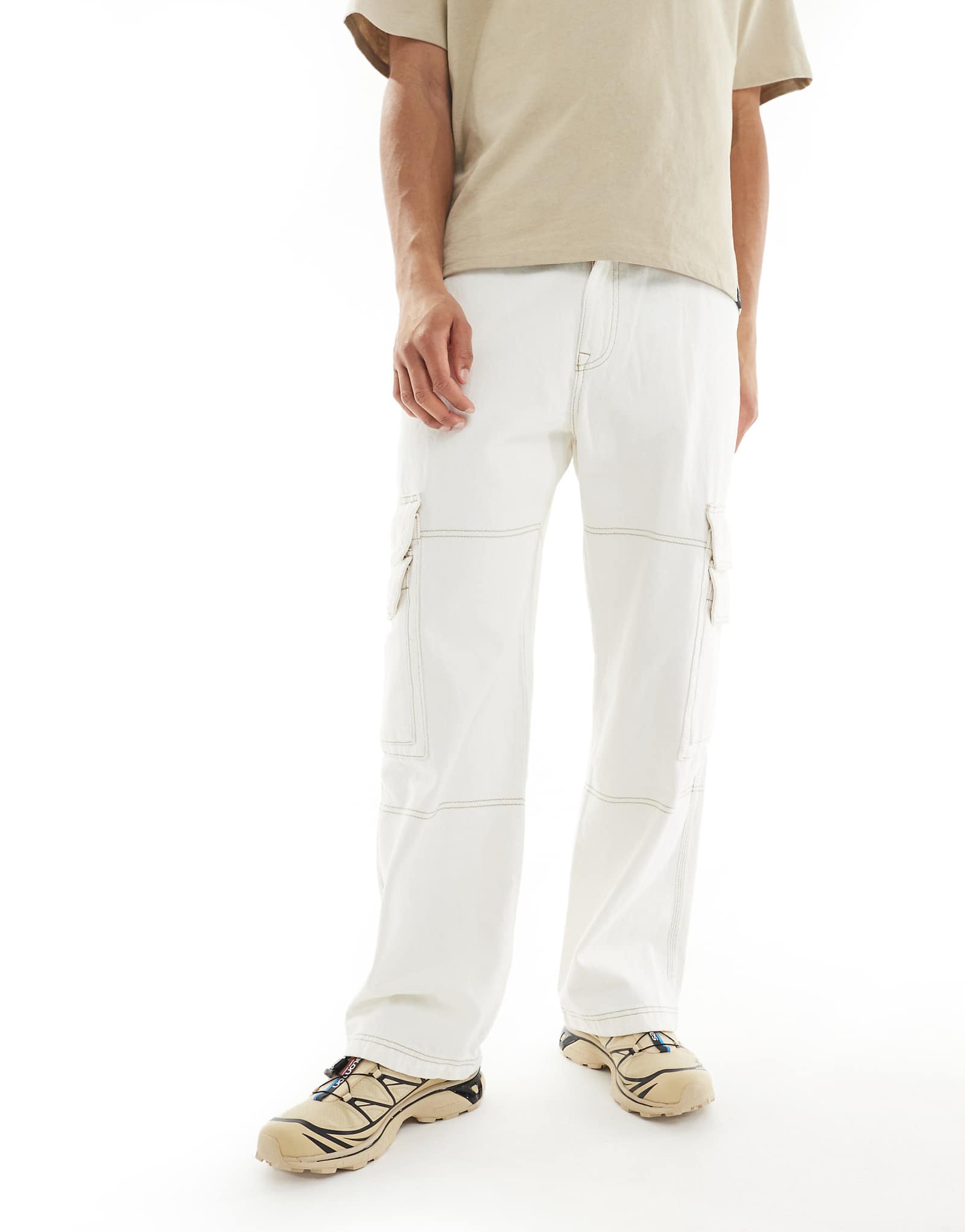 Тяните и носите мешковатые джинсовые брюки-карго цвета экрю 2990₽