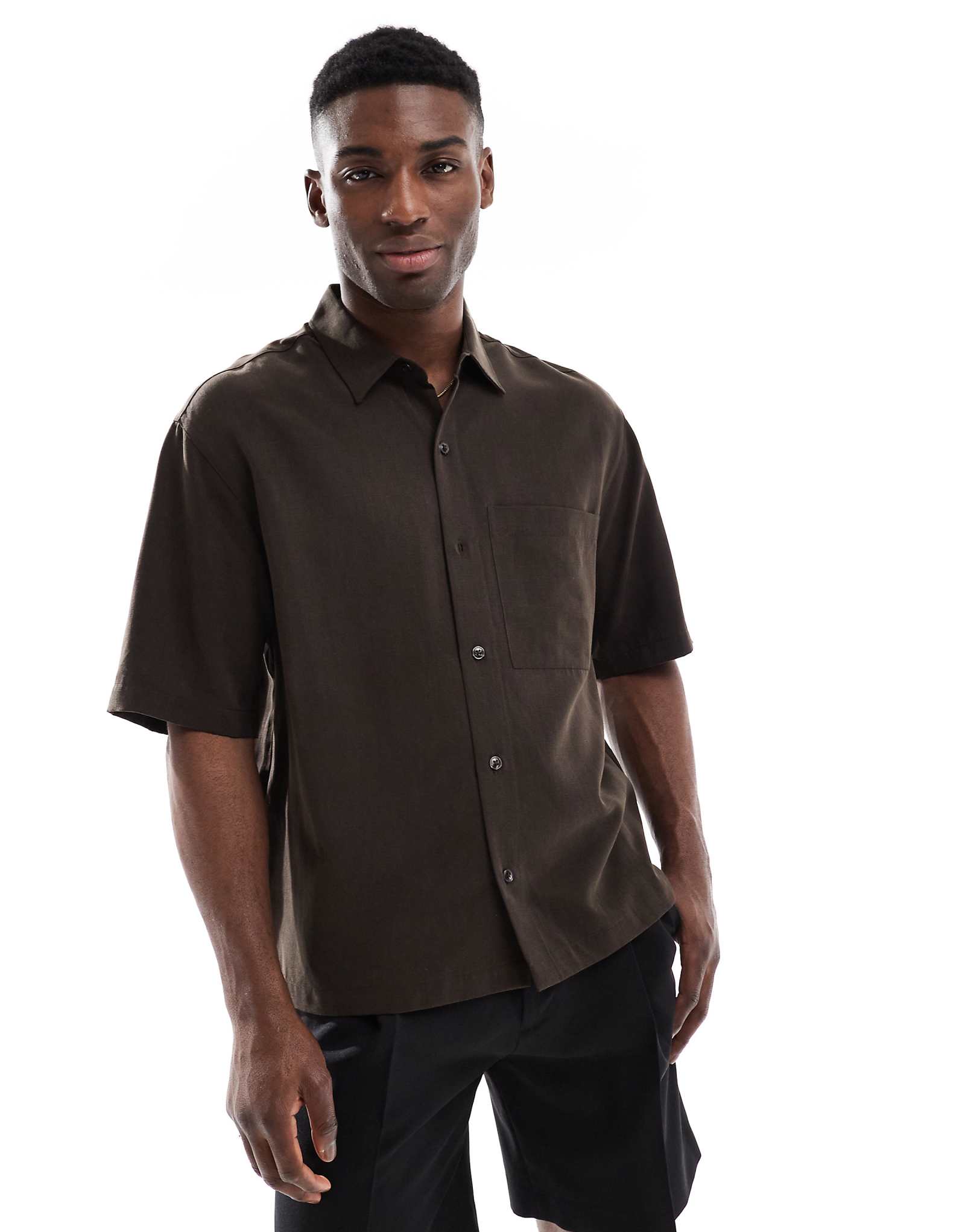 Коричневая рубашка свободного покроя с коротким рукавом Pull-Bear коричневого цвета 5290₽