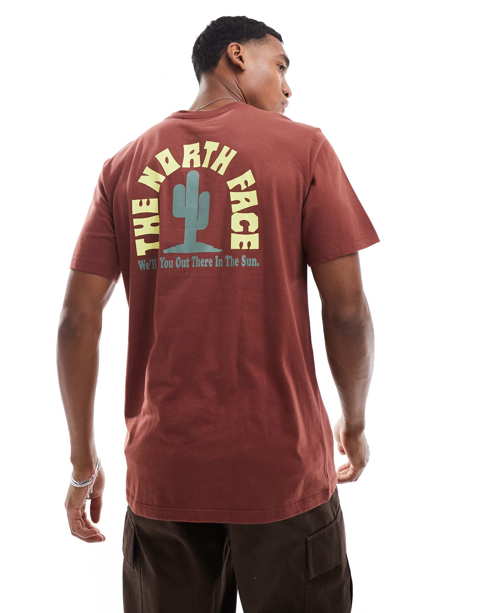 Футболка с изображением кактуса North Face темно-бордового цвета 6790₽