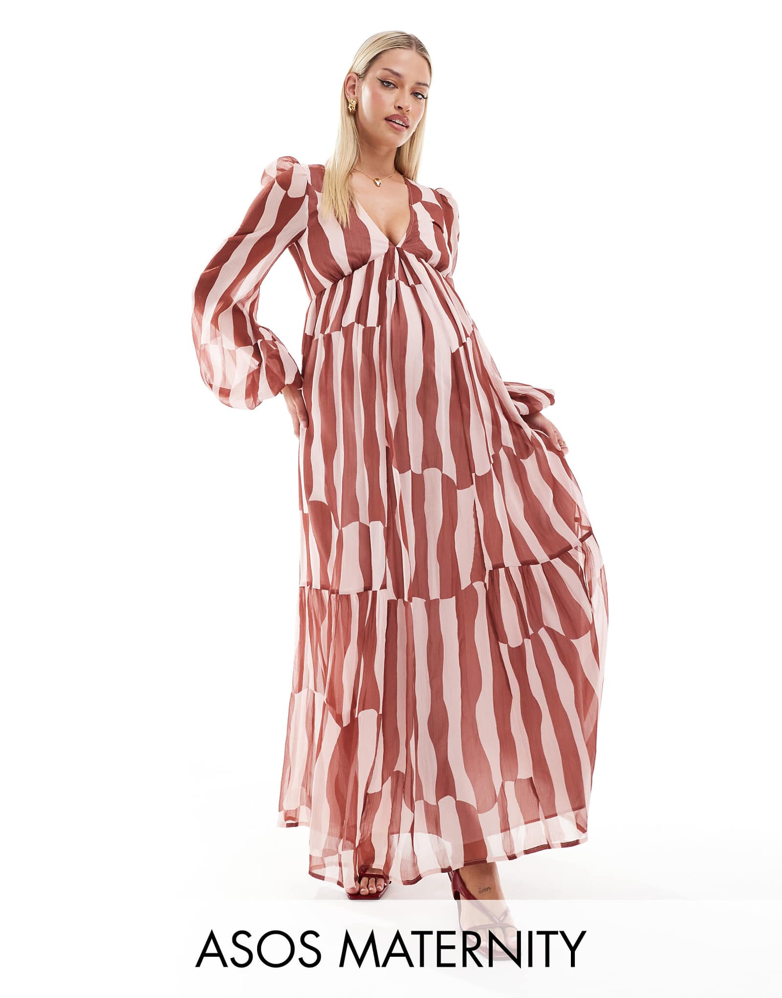 ДИЗАЙНЕРСКОЕ макси-платье ASOS для беременных с длинным рукавом и V-образным вырезом в многоуровневом исполнении с абстрактным принтом цвета ржавчины