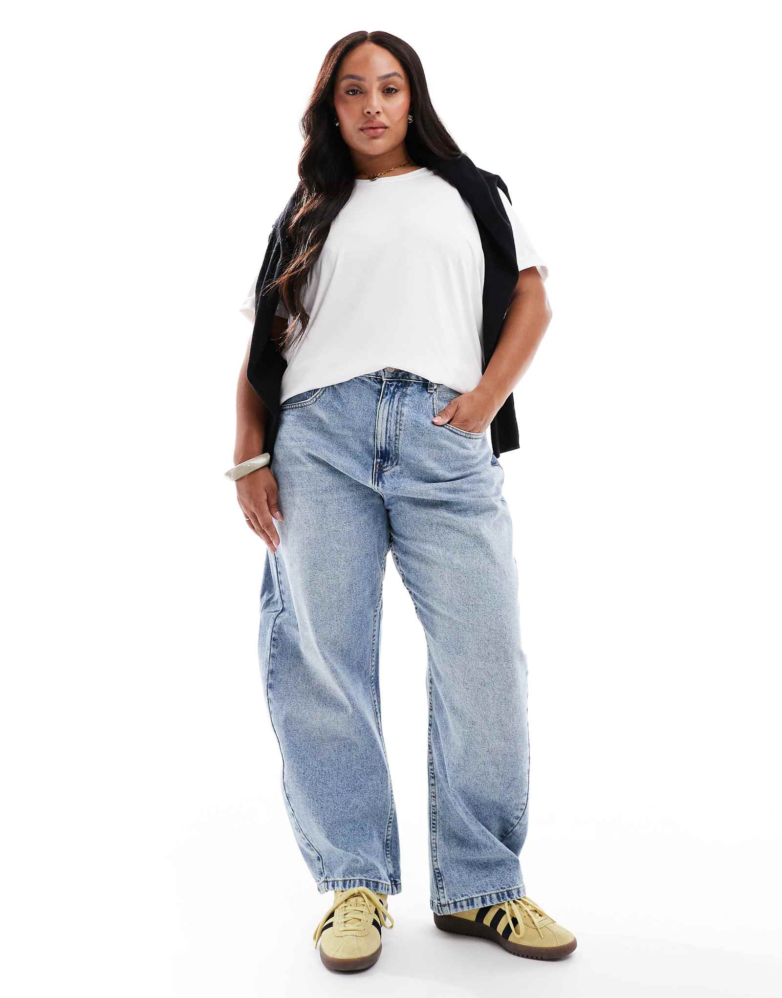 Джинсы ASOS DESIGN с округлыми штанинами светло-голубого цвета 6390₽