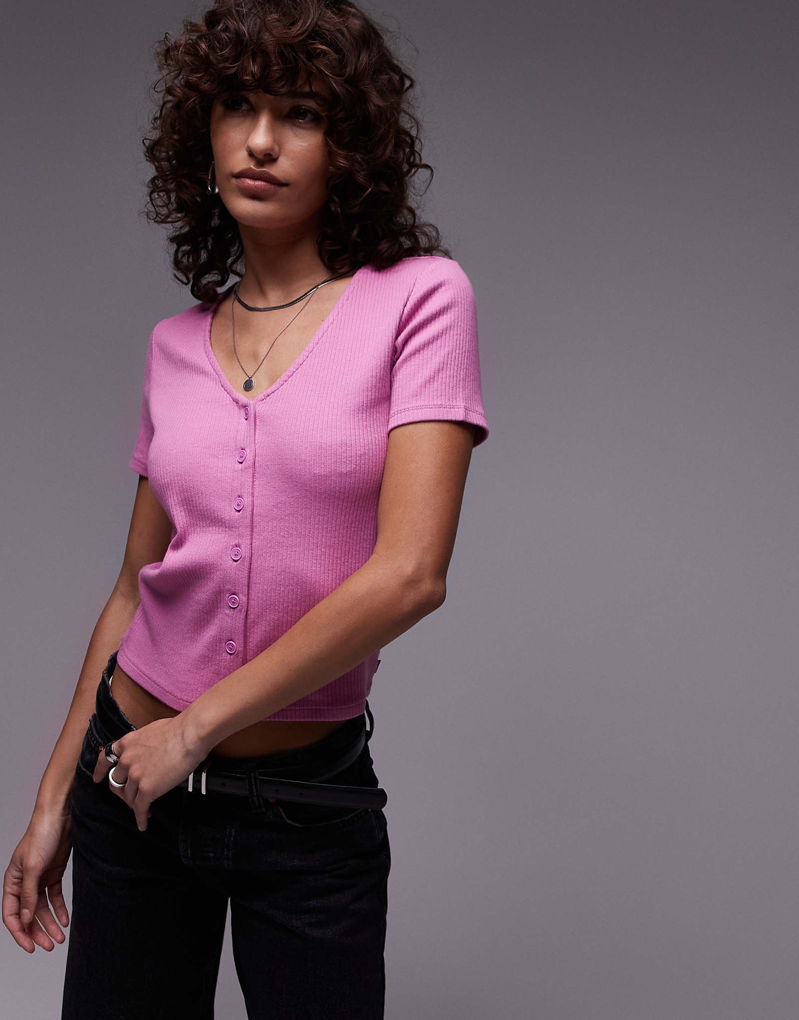 Розовый укороченный топ Levis в рубчик на пуговицах 7790₽