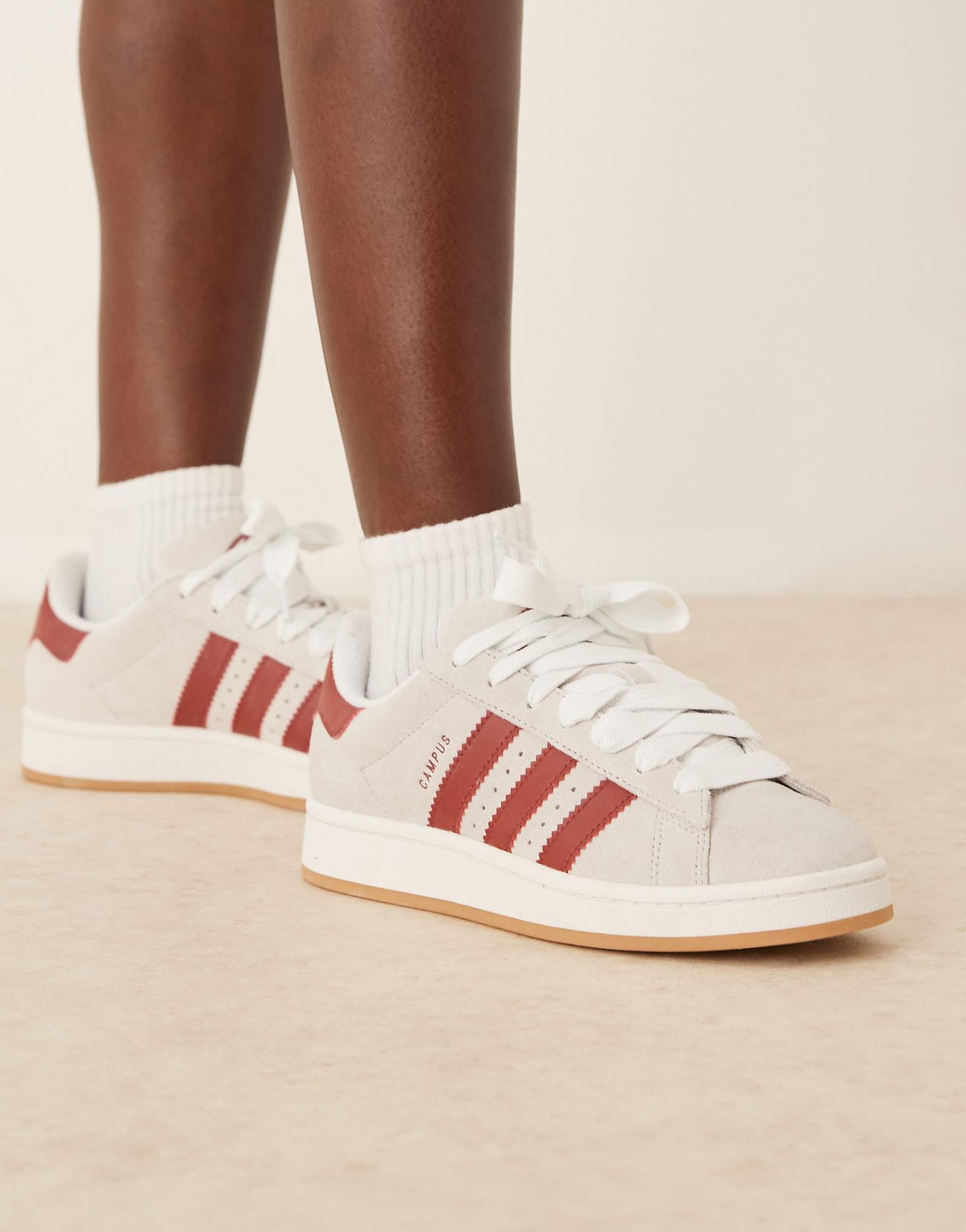 кроссовки adidas Originals Campus 00s белого и бордового цветов 15690₽