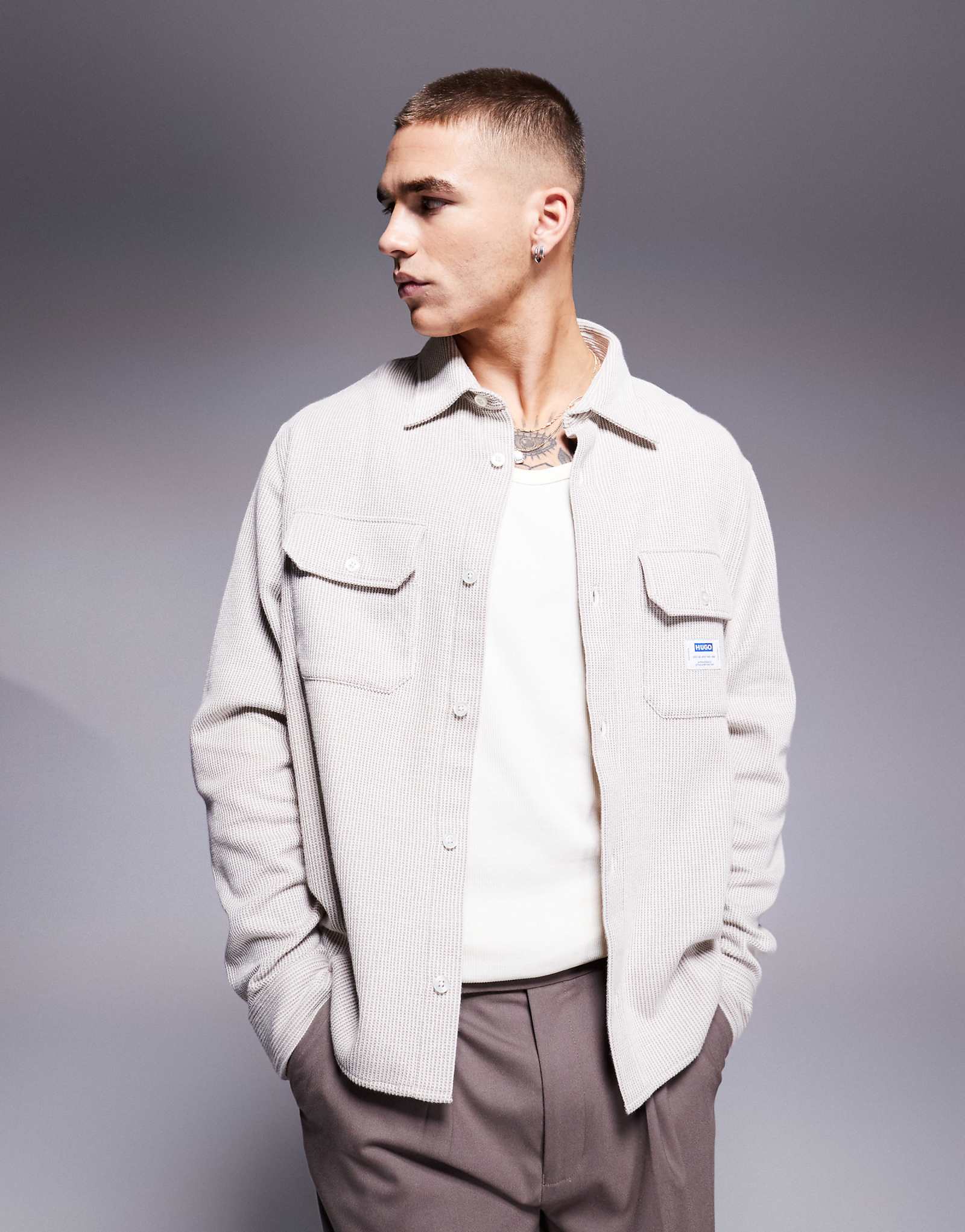 Объемная верхняя рубашка HUGO Blue Ekynone темно-белого цвета