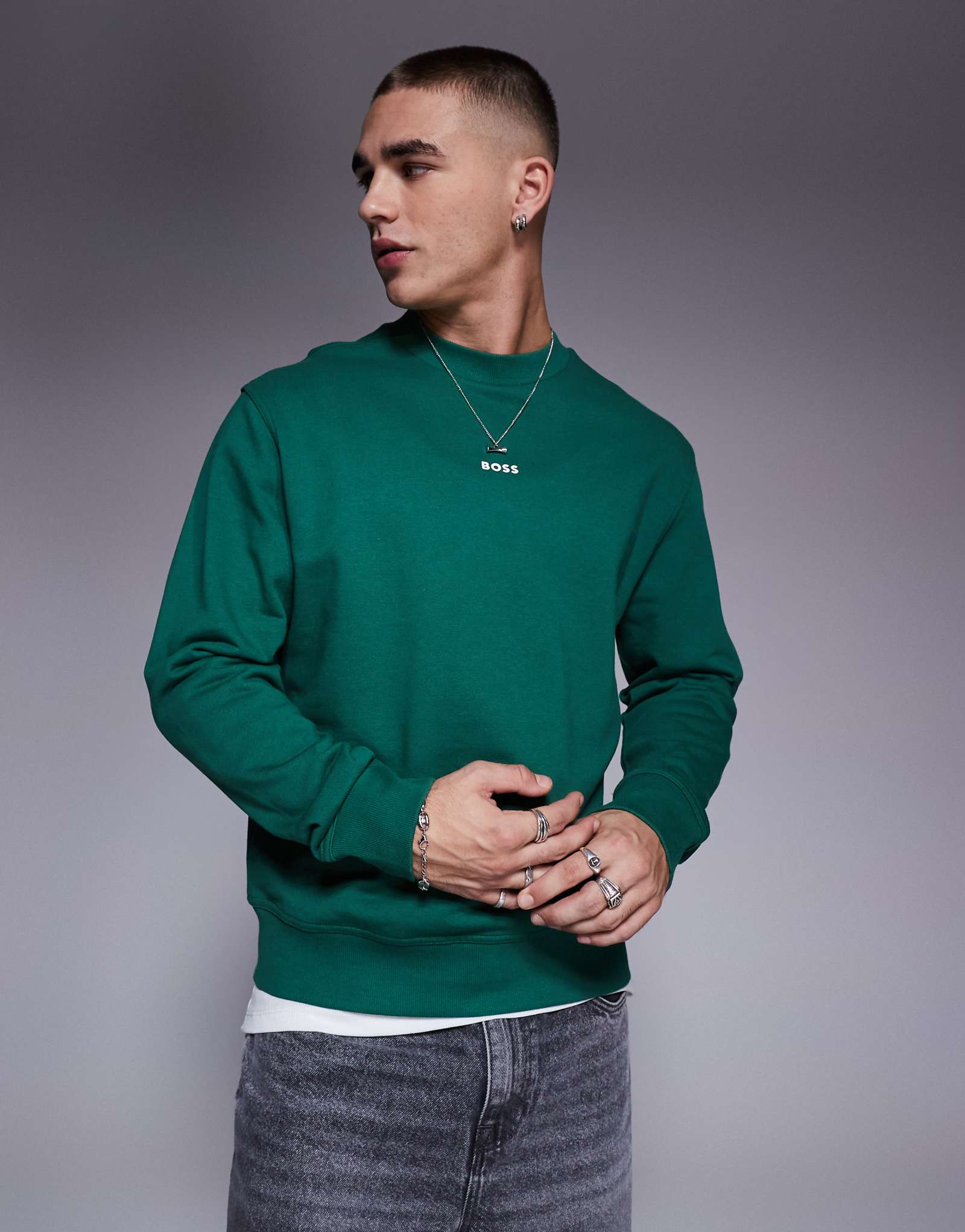 Свитшот BOSS Orange с центральным логотипом WeSmallcrew свободного кроя средне-зеленого цвета 14590₽