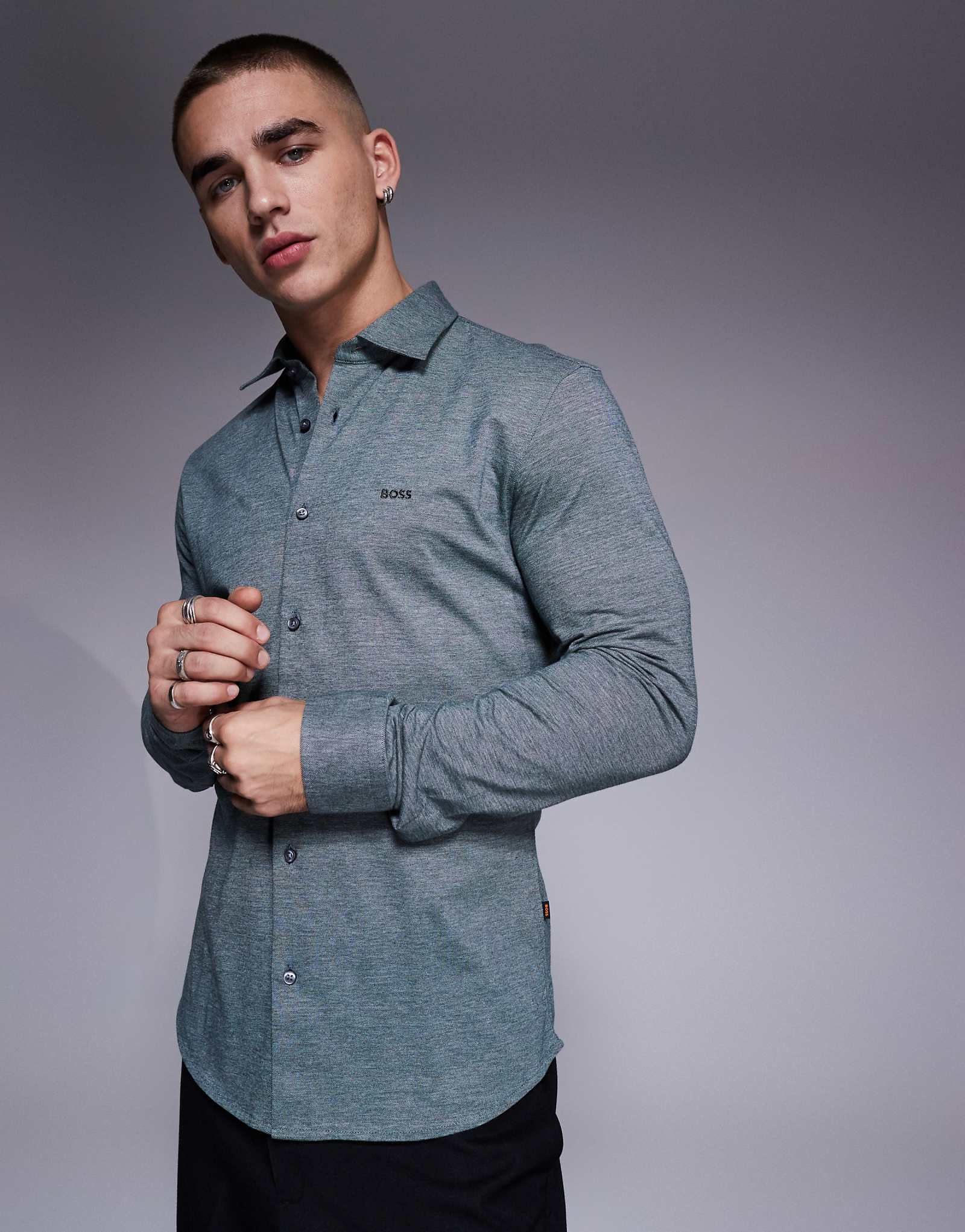 Рубашка в стиле пике с логотипом BOSS Orange и Майсофт в тон приталенная темно-зеленая в полоску 14790₽