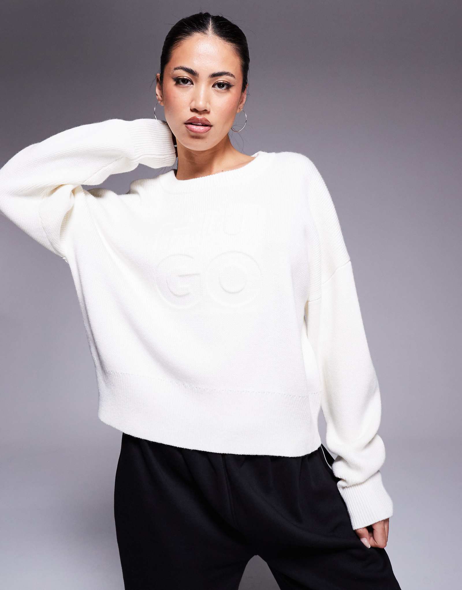 Свитер с логотипом HUGO Red sisminye кремового цвета 26590₽