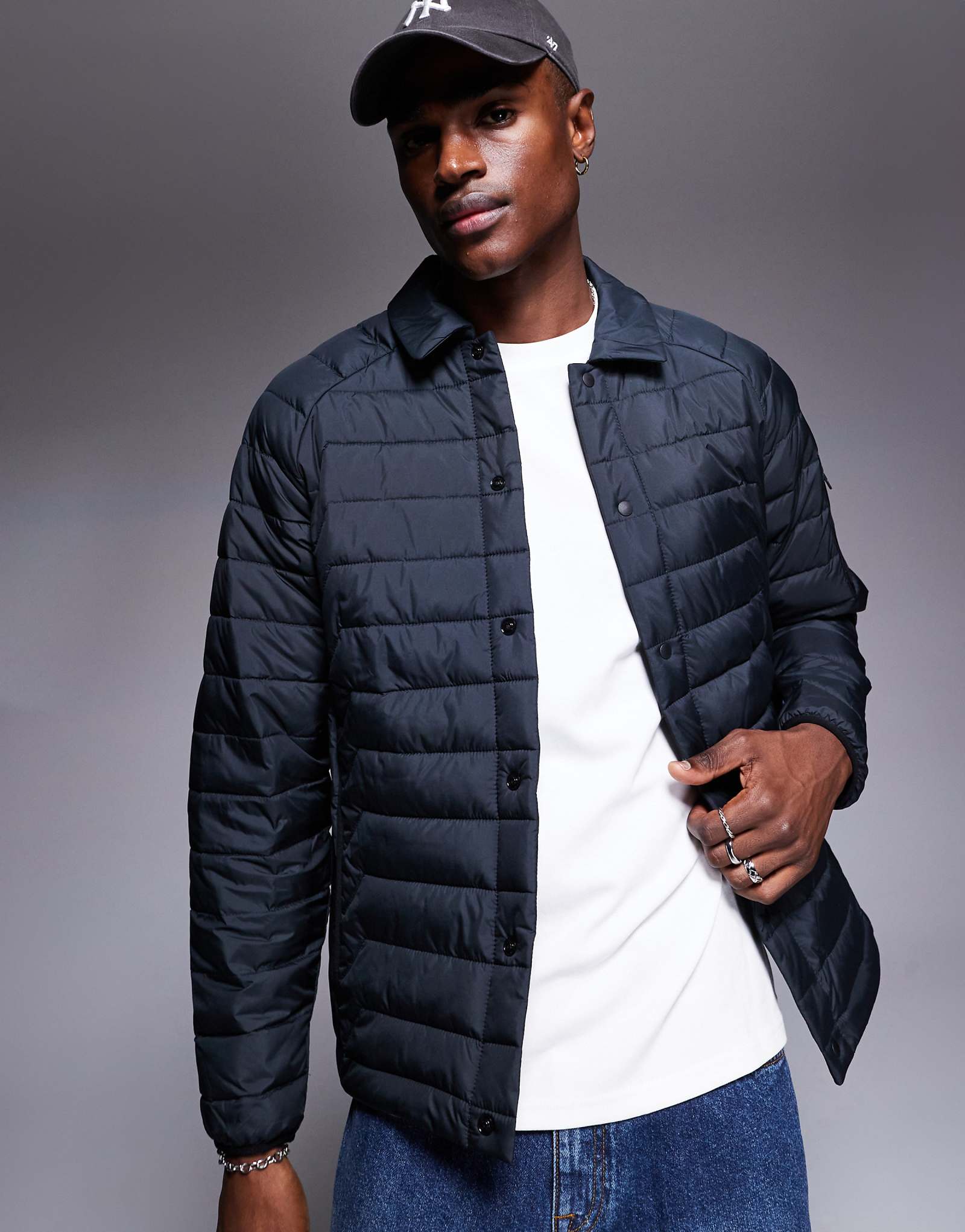 Легкая пуховая куртка BOSS Green Taranis темно-синего цвета