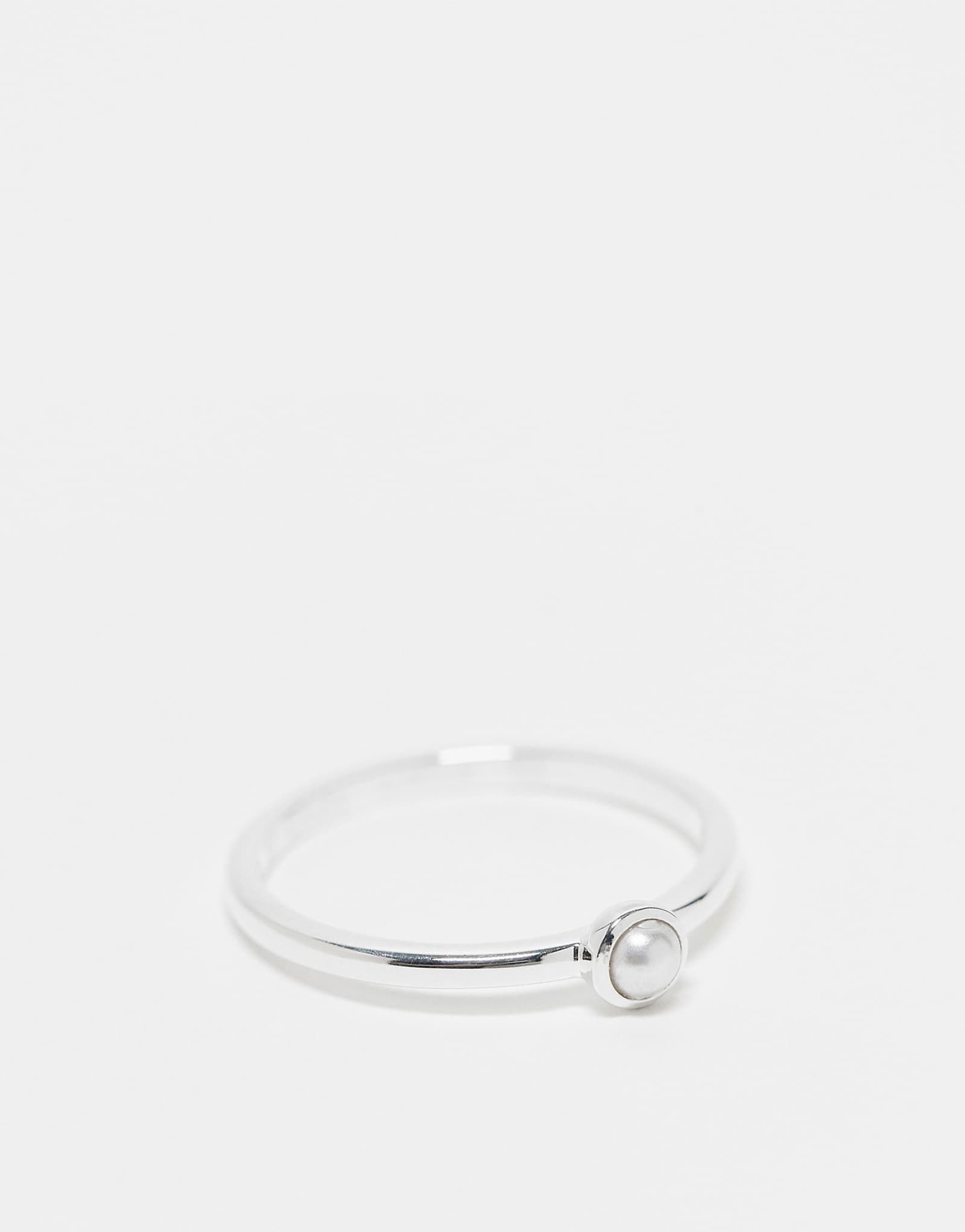 Изящное кольцо с искусственным жемчугом Daisy London из чистого серебра