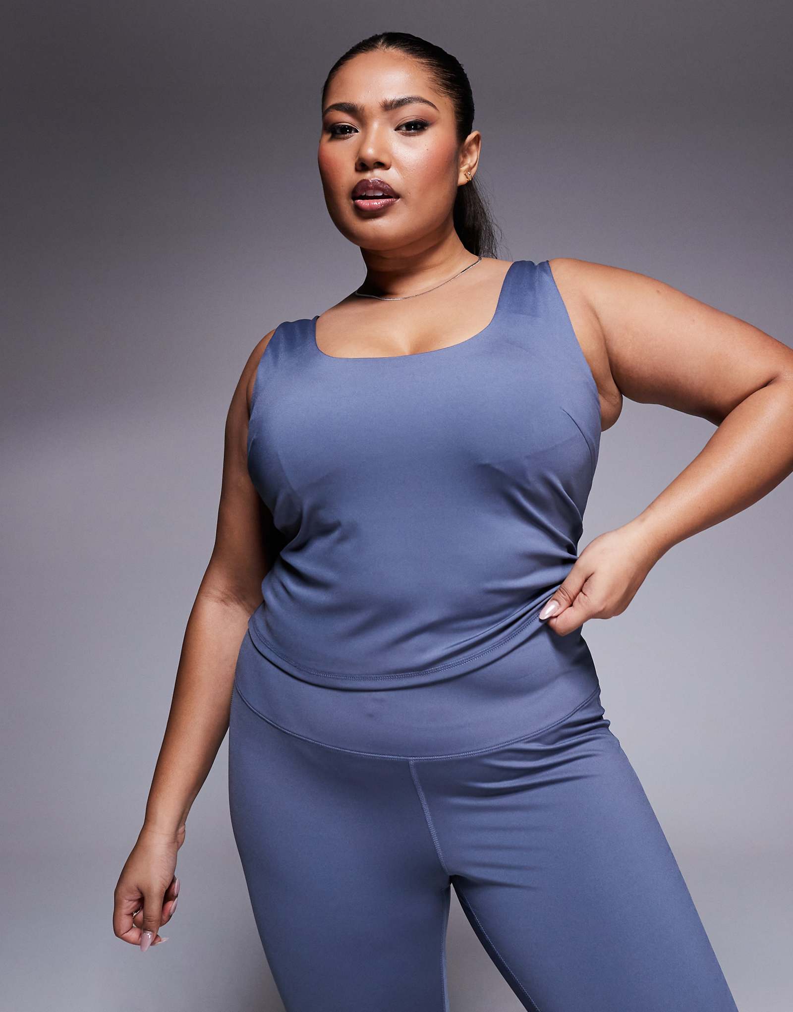 4505 Топ на бретелях с квадратным вырезом и внутренним бюстгальтером василькового цвета 4090₽