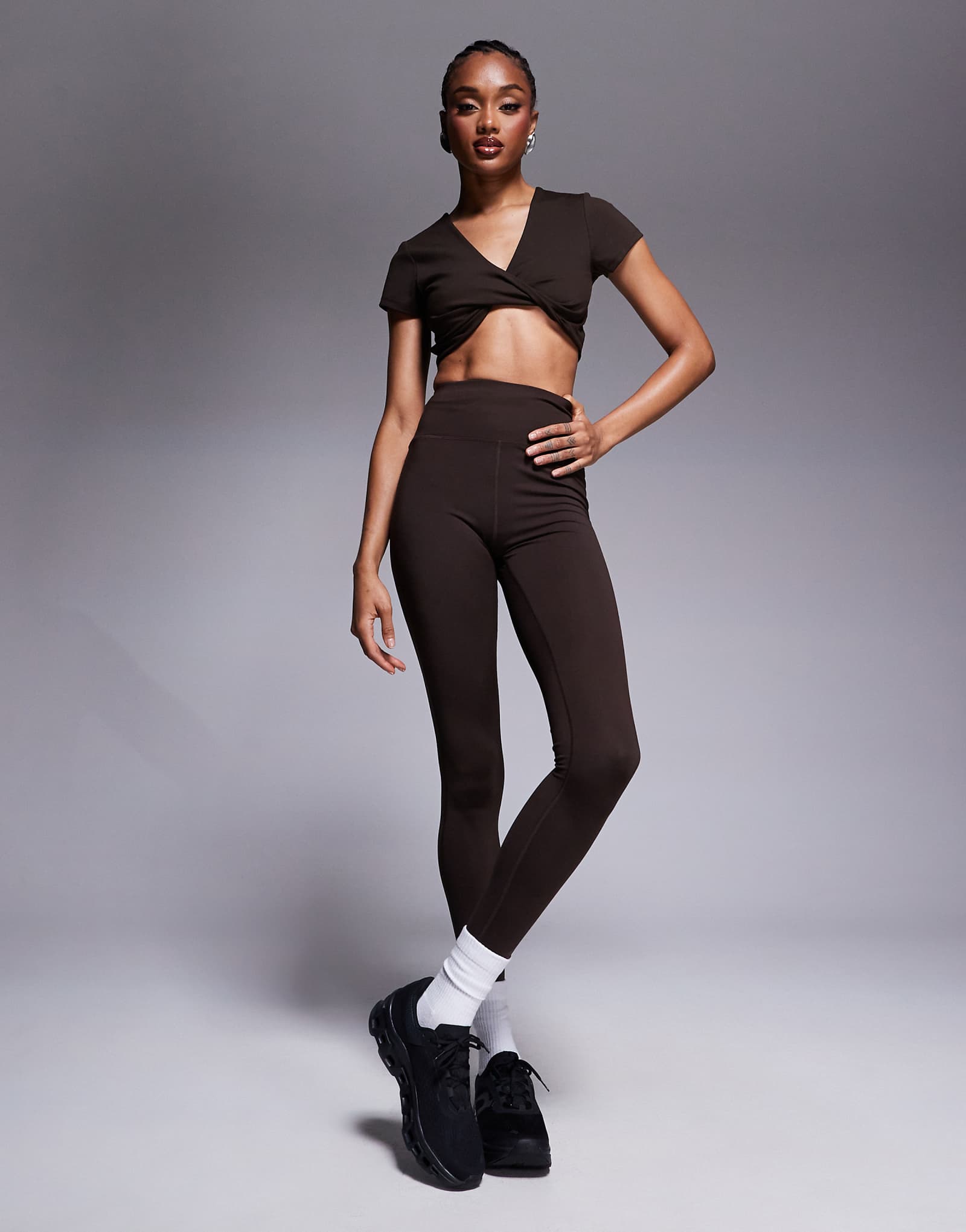 Спортивные леггинсы Icon soft touch для йоги высотой 4505 см шоколадного цвета 4090₽