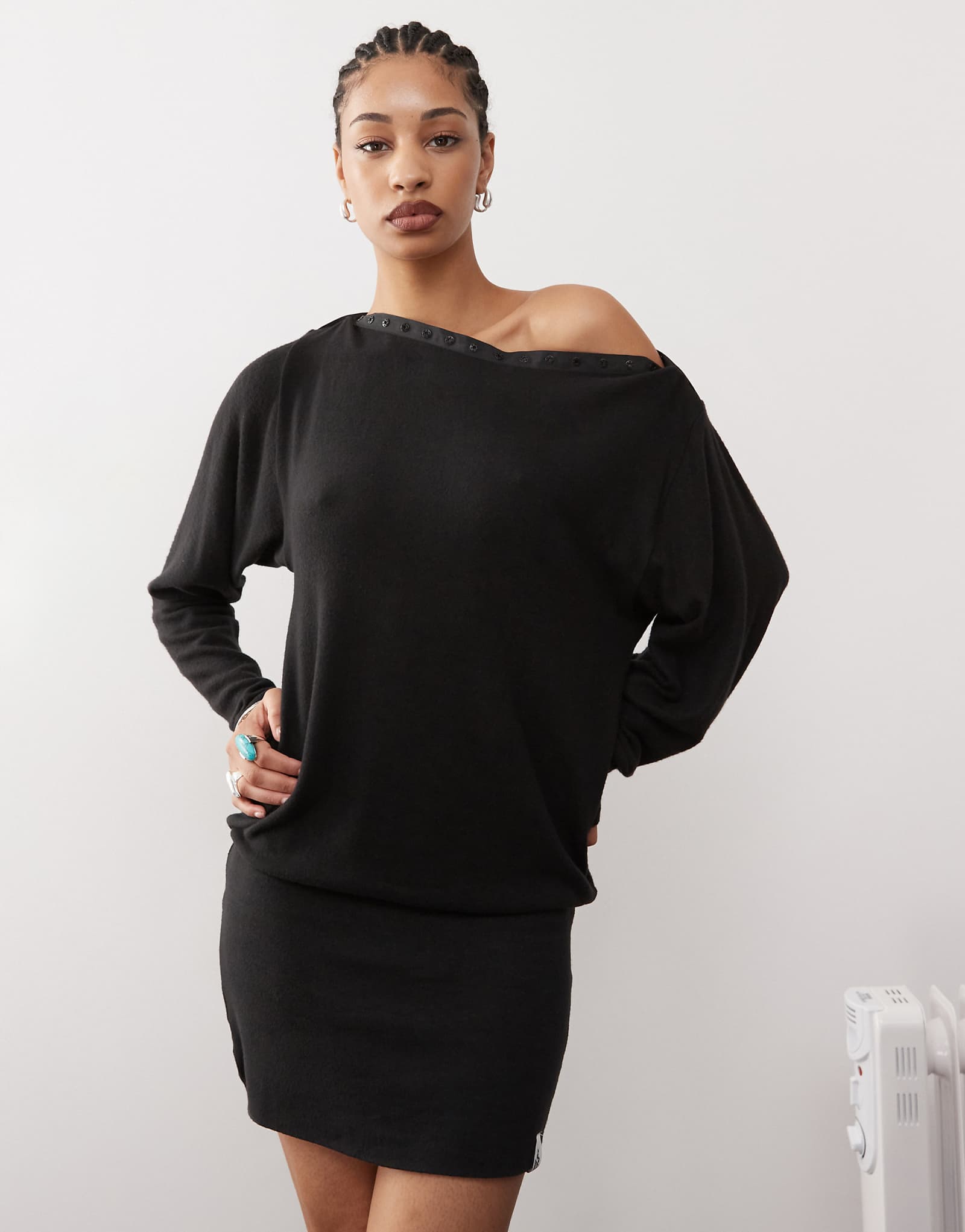 Мини-платье Bonnie с вырезом лодочкой и застежкой на пуговицы темно-серого цвета