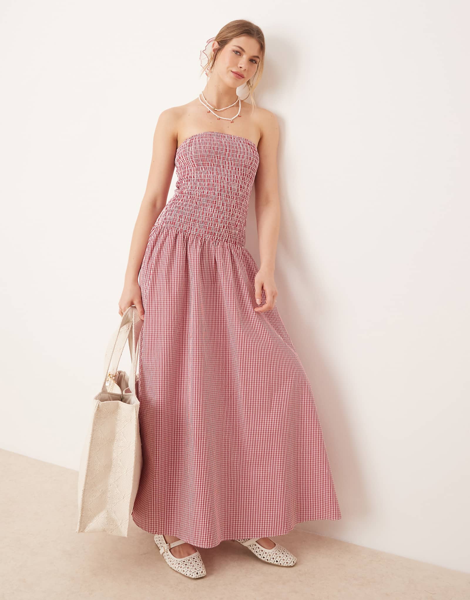 Гламурное гофрированное макси-платье с заниженной талией в красную клетку