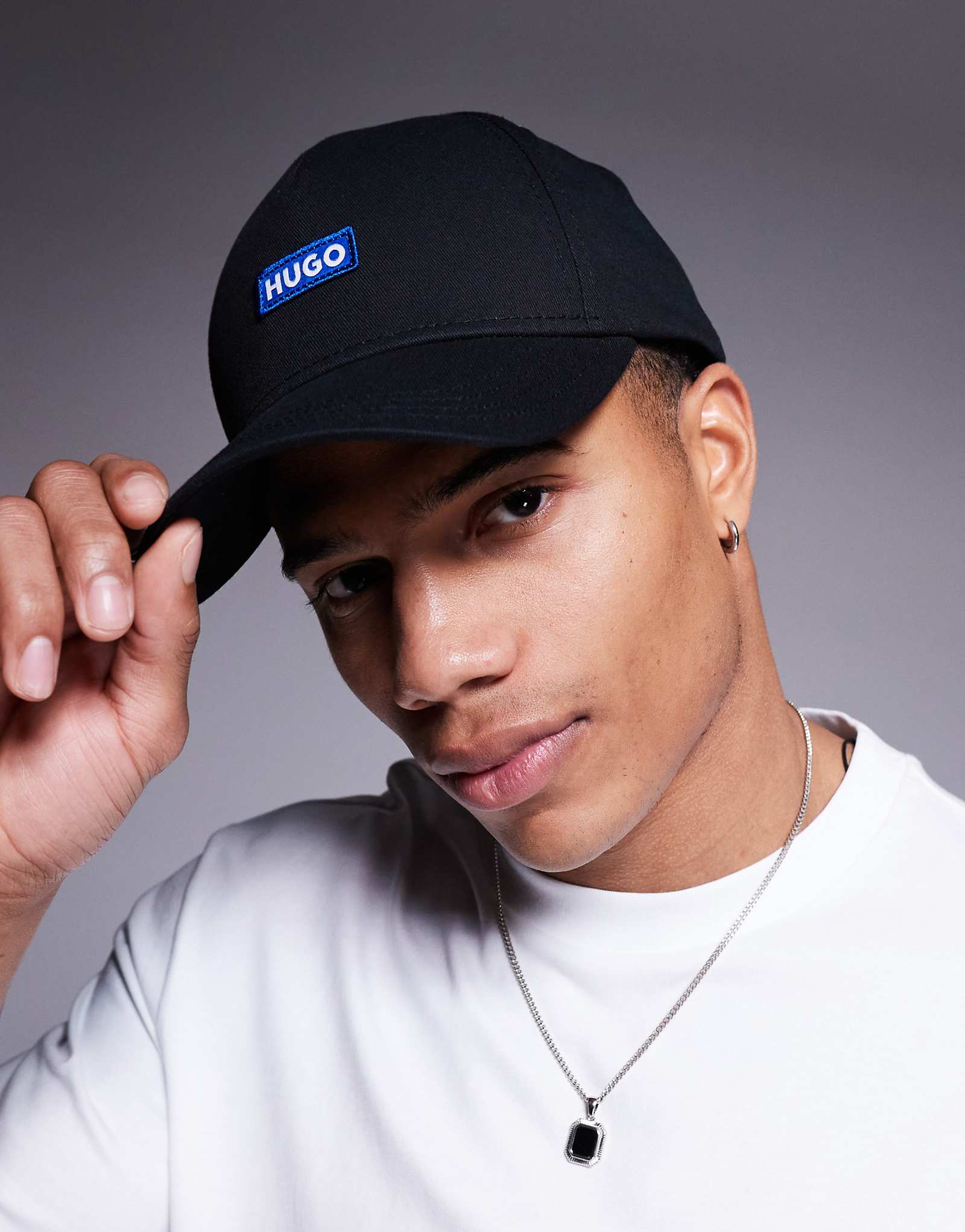 Кепка с центральным логотипом HUGO Blue черного цвета 7090₽