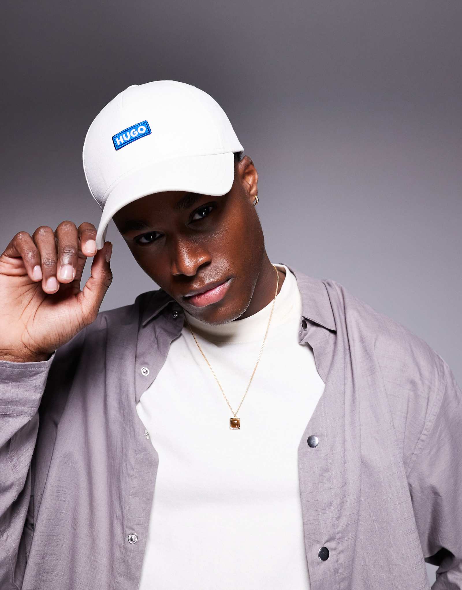 Синяя кепка с центральным логотипом HUGO из камня 7190₽