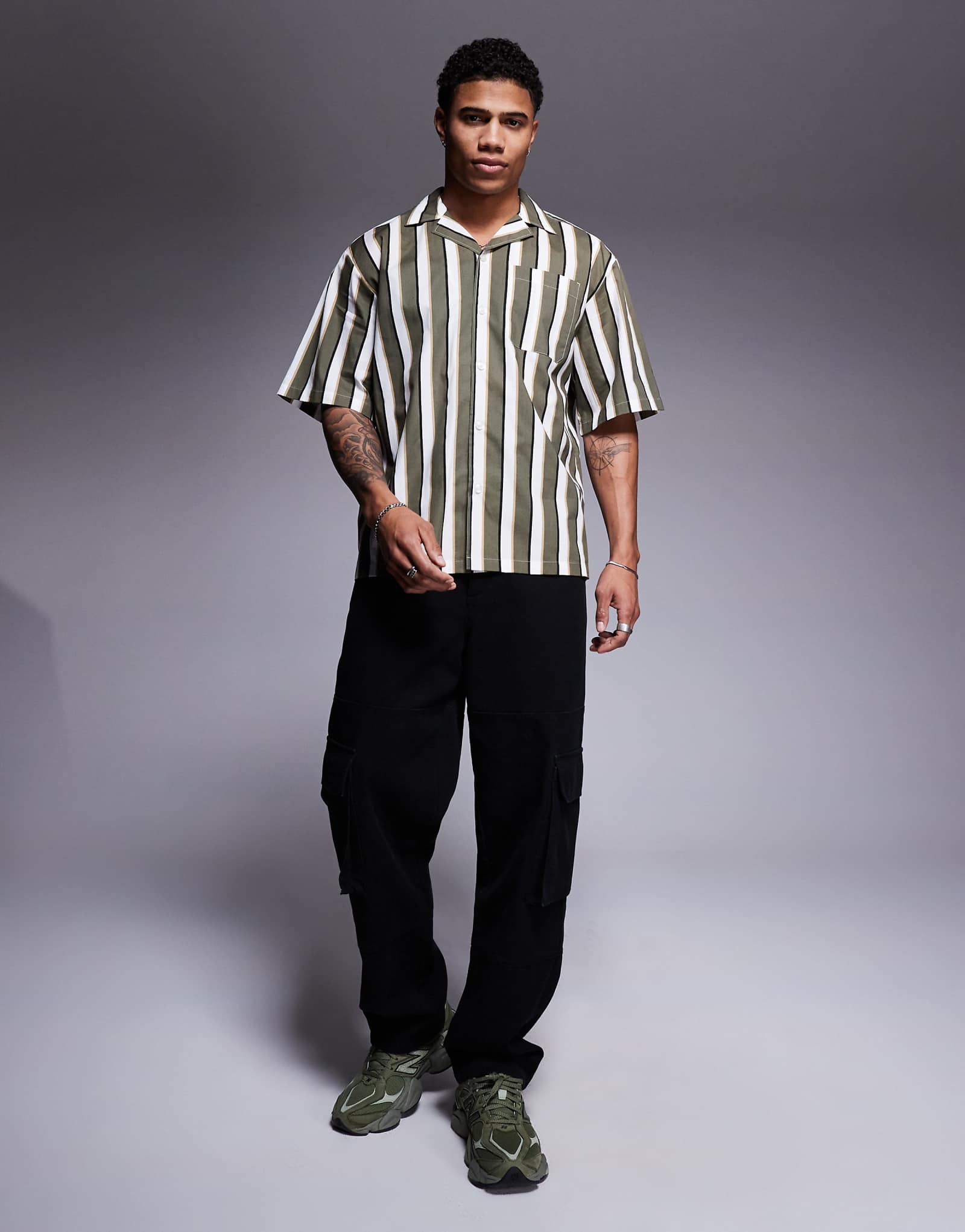 Рубашка свободного кроя с коротким рукавом в синюю полоску HUGO зеленого цвета в свободную полоску 15690₽