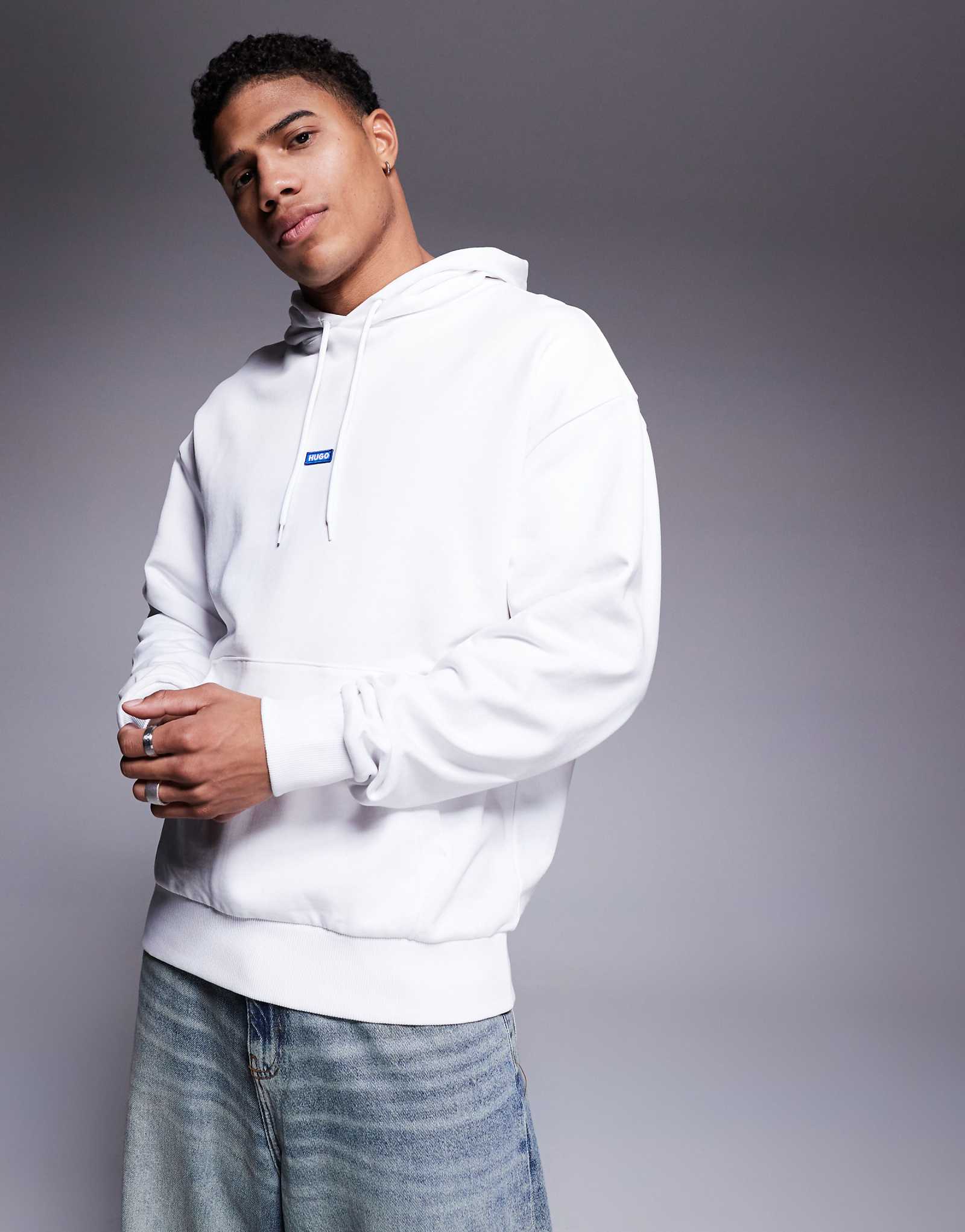 Синяя толстовка HUGO с логотипом в центре белого цвета 17090₽