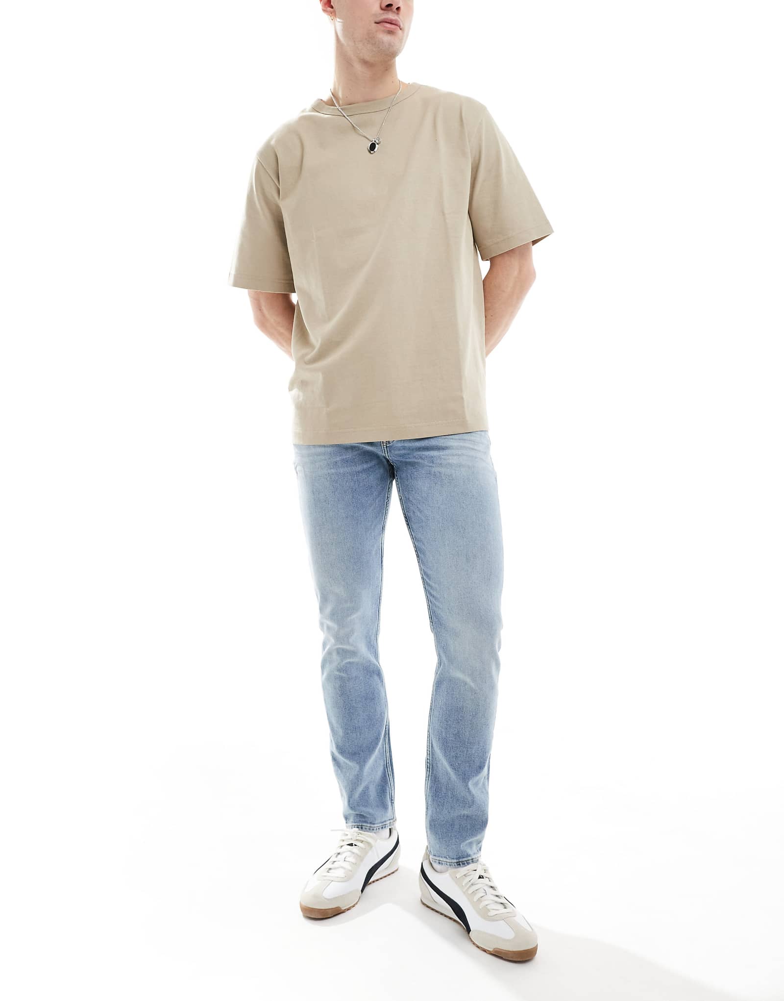 Джинсы BOSS Orange Delaware slim fit в легкой стирке 22590₽