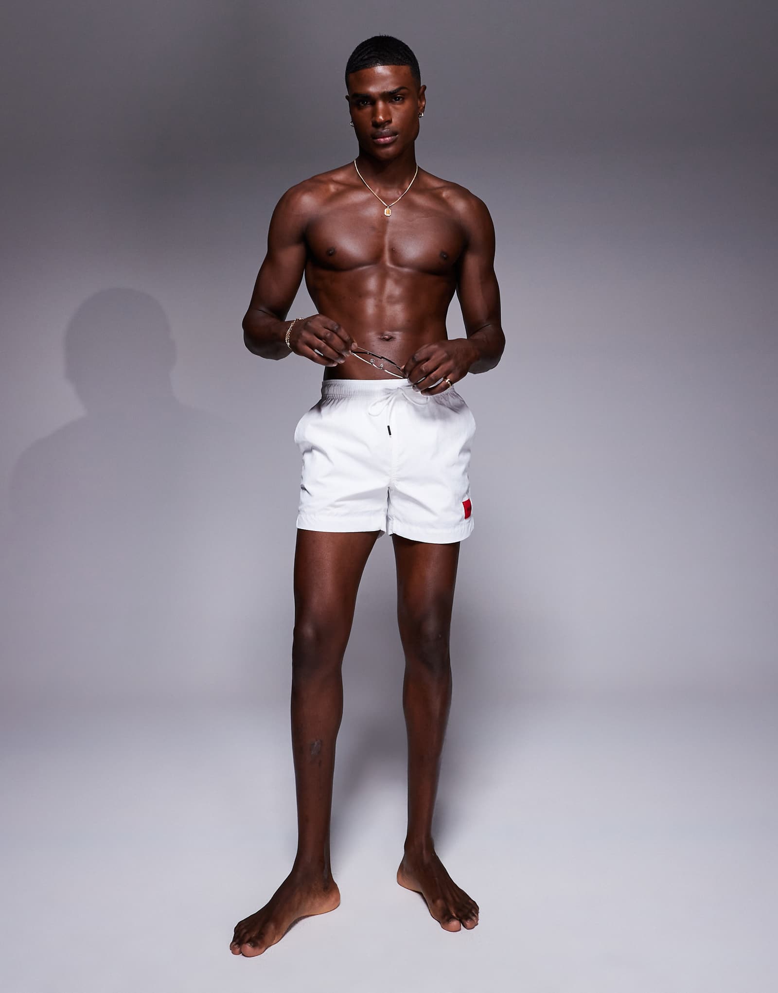 Плавательные шорты с логотипом бренда HUGO Red Dominica белого цвета 12190₽