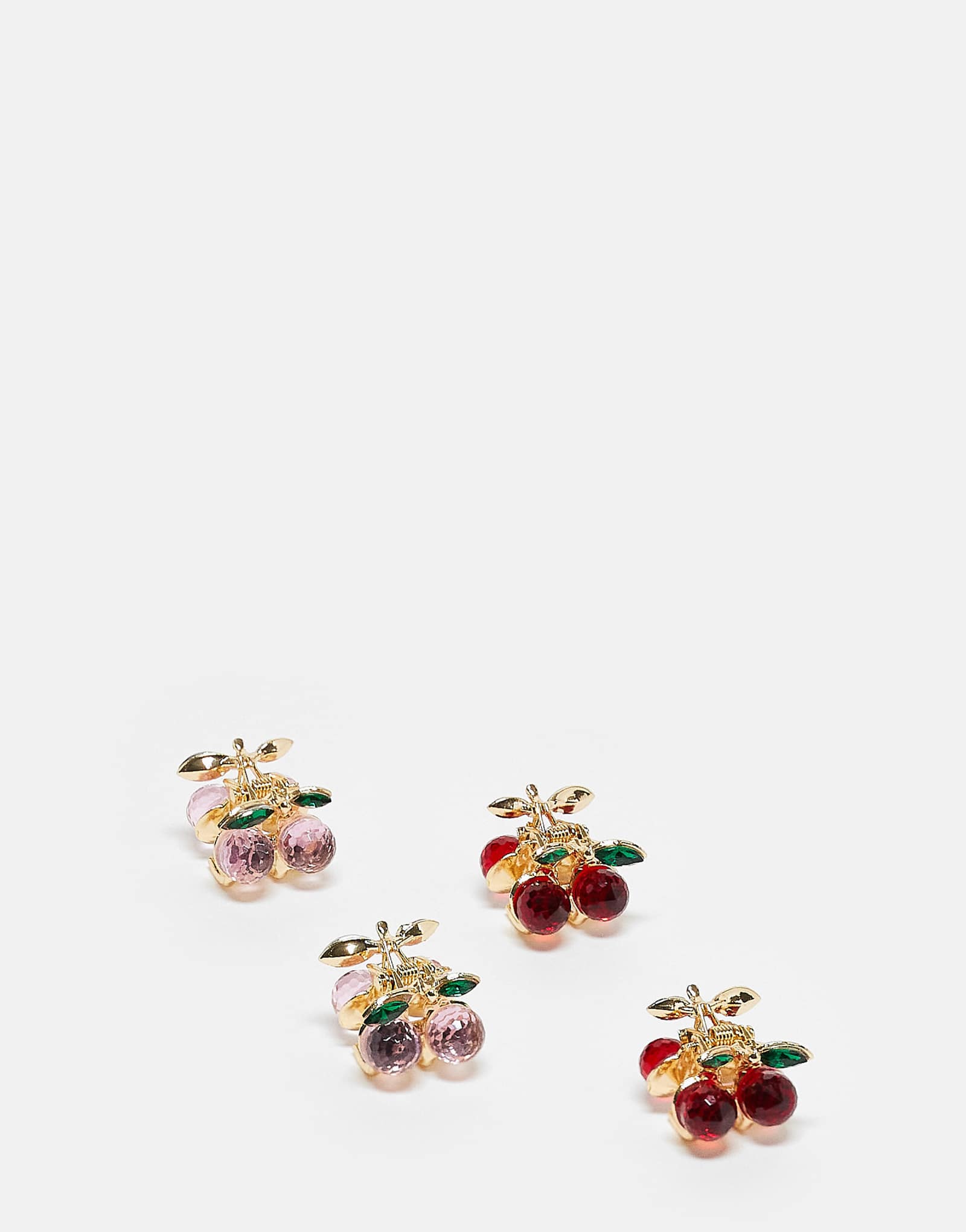 Дополните аксессуарами вишневые заколки для волос из 4 упаковок красного цвета 3890₽