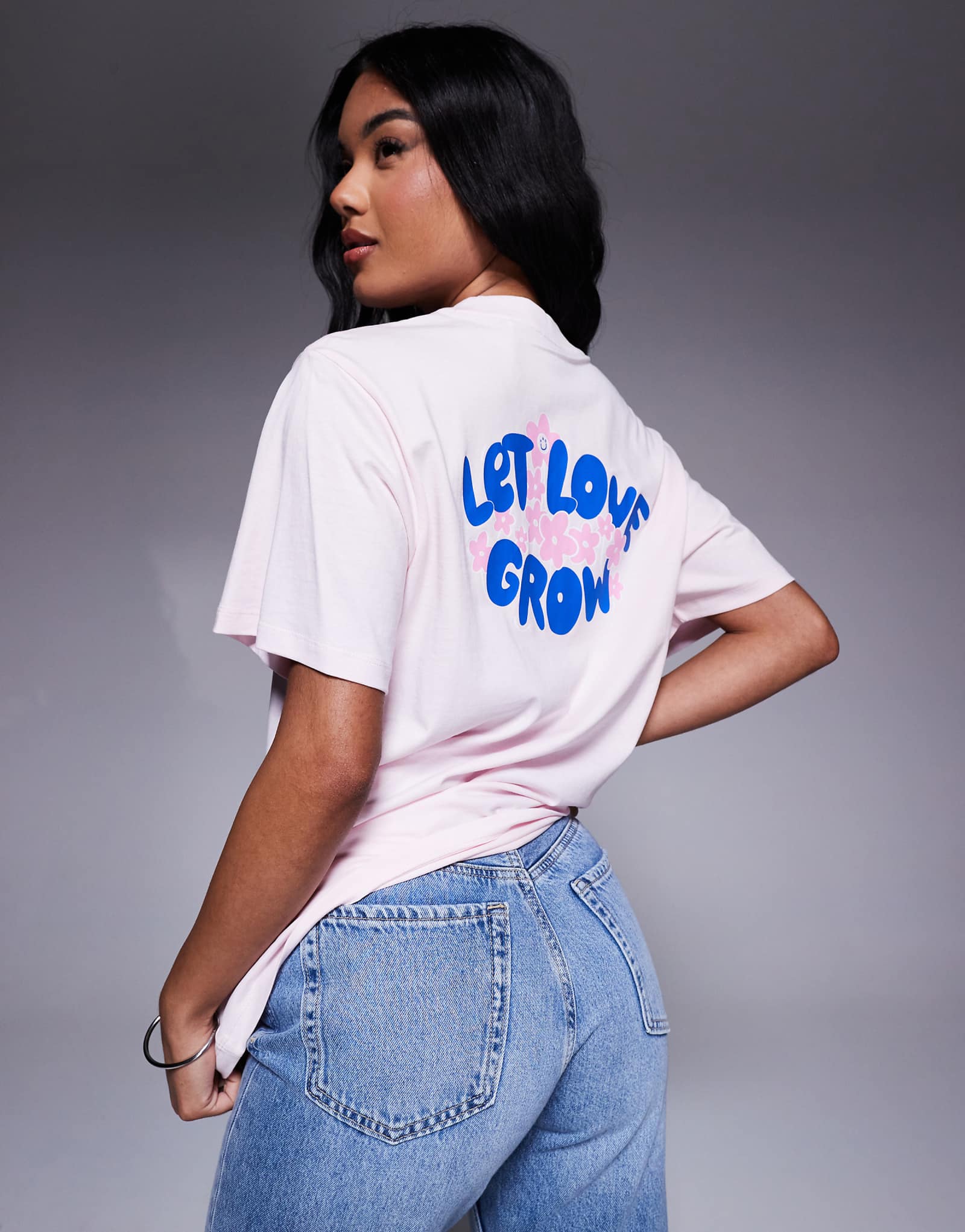 Зимняя футболка с логотипом HUGO Blue розового цвета 9090₽