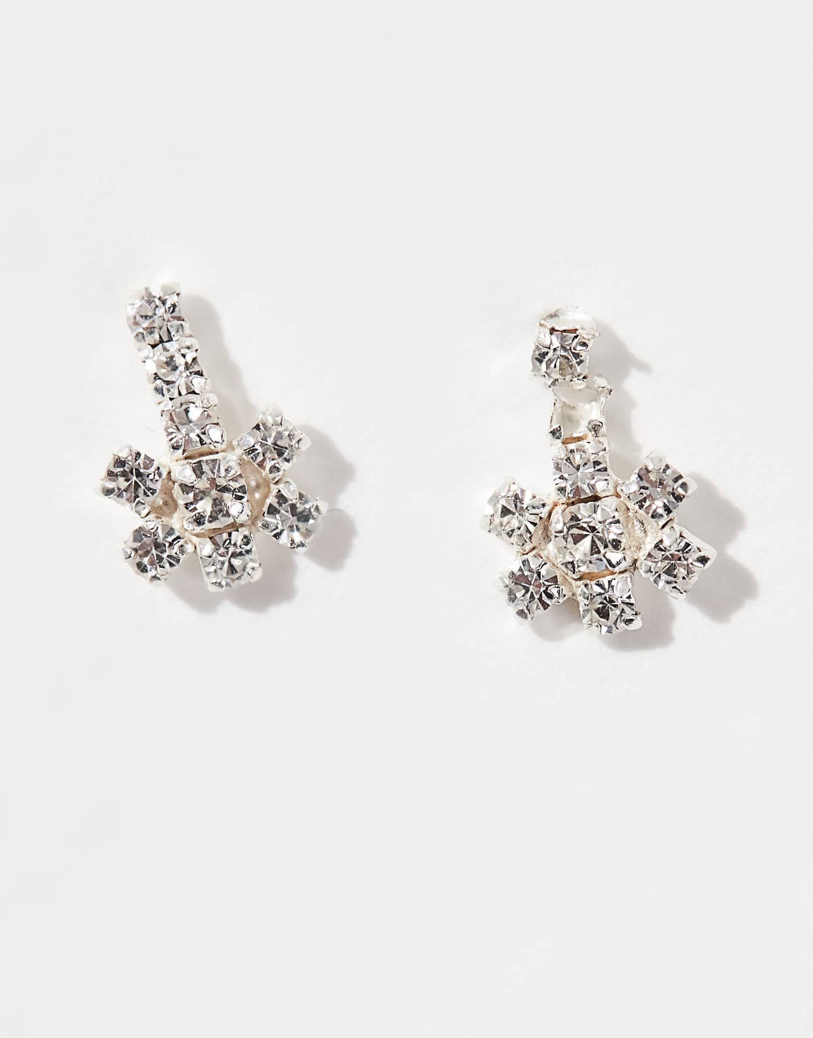 Серьга-гвоздик в виде цветка из стерлингового серебра с драгоценными камнями Kingsley Ryan