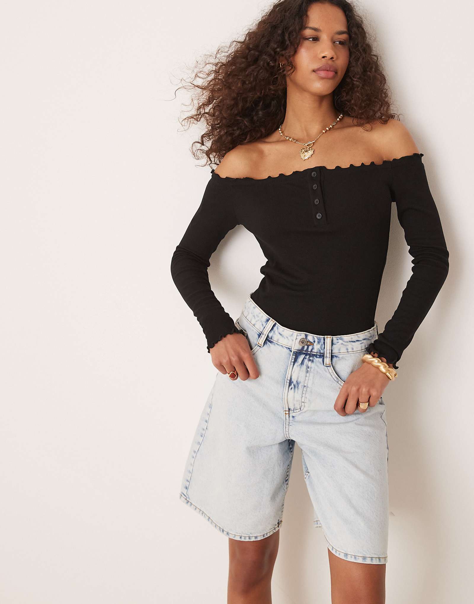 Боди с рельефным салатным краем черного цвета