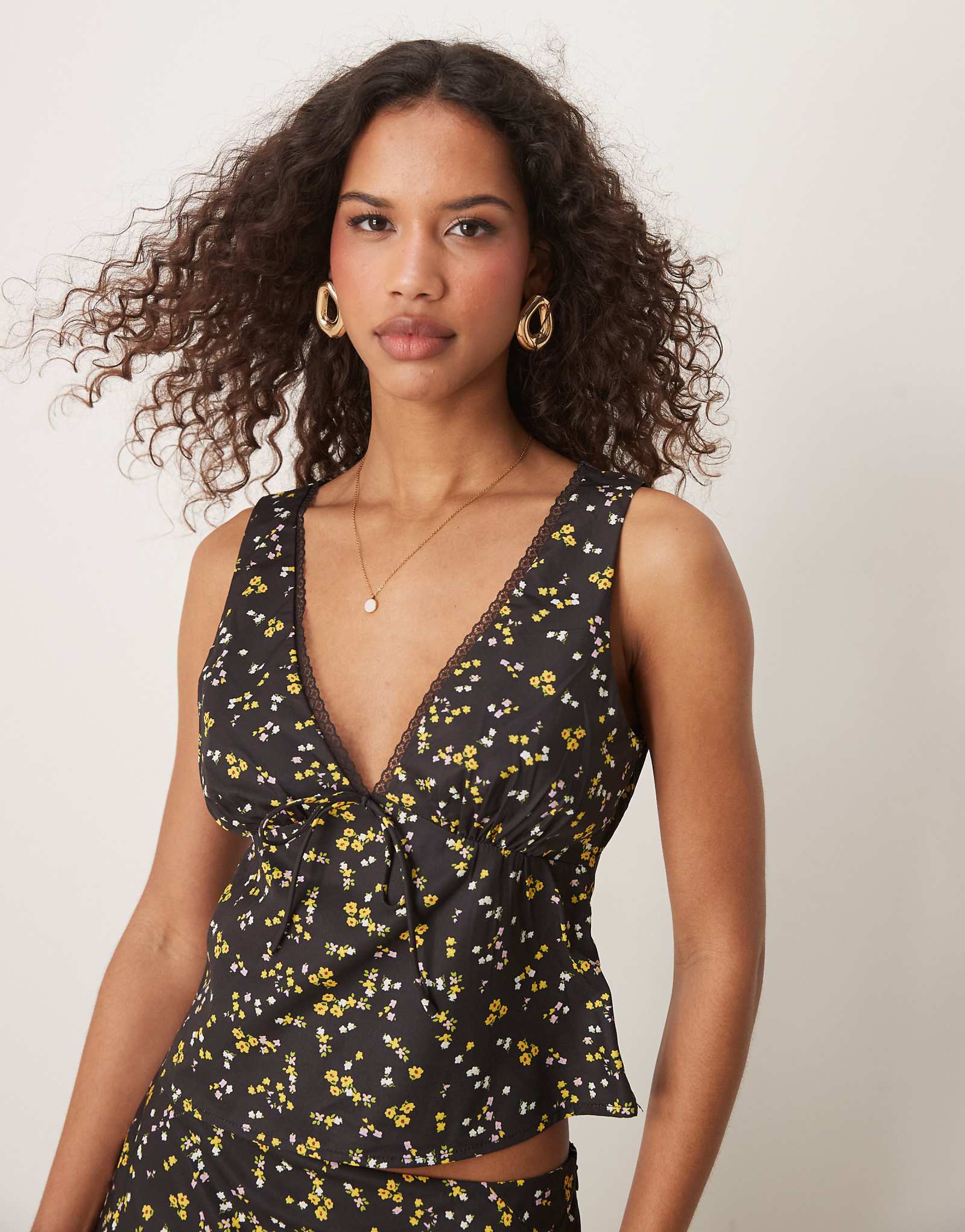 Топ Kiss The Sky с v-образным вырезом и цветочным принтом - часть комплекта