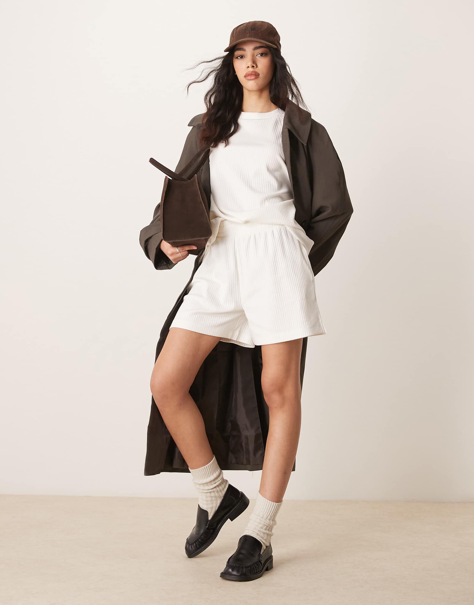 Дизайнерские удлиненные шорты в обтяжку кремового цвета ASOS DESIGN - часть комплекта 3690₽