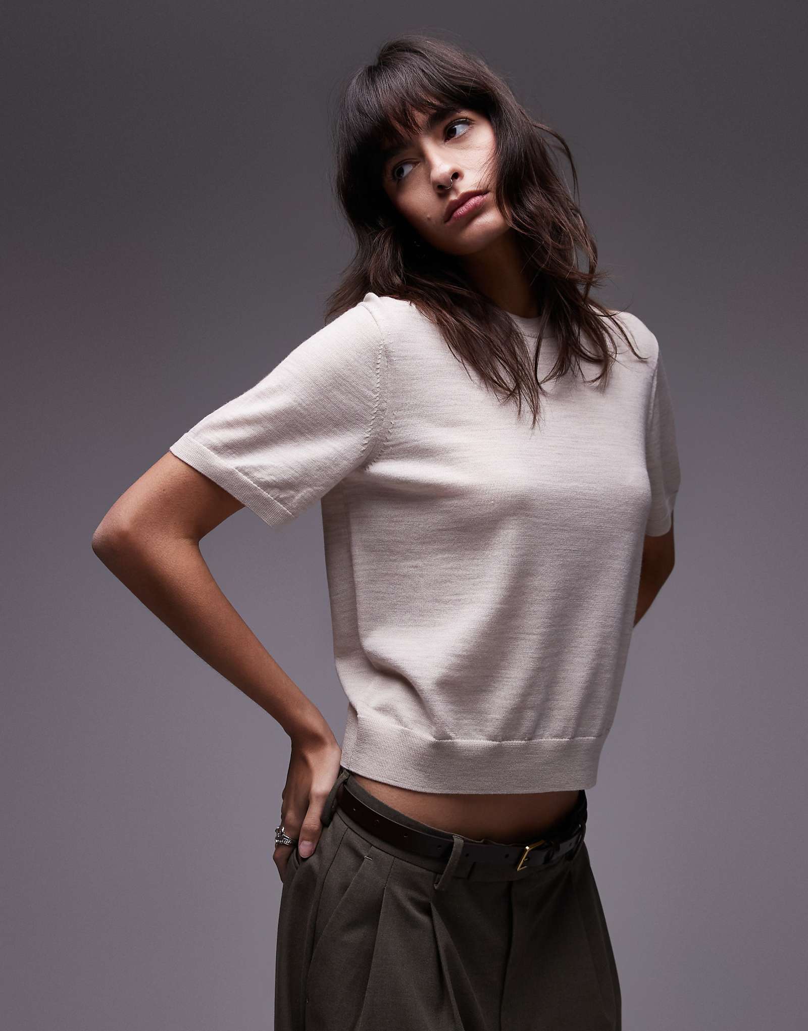 Футболка с коротким рукавом из мериносовой шерсти ARKET светло-бежевого цвета 12690₽