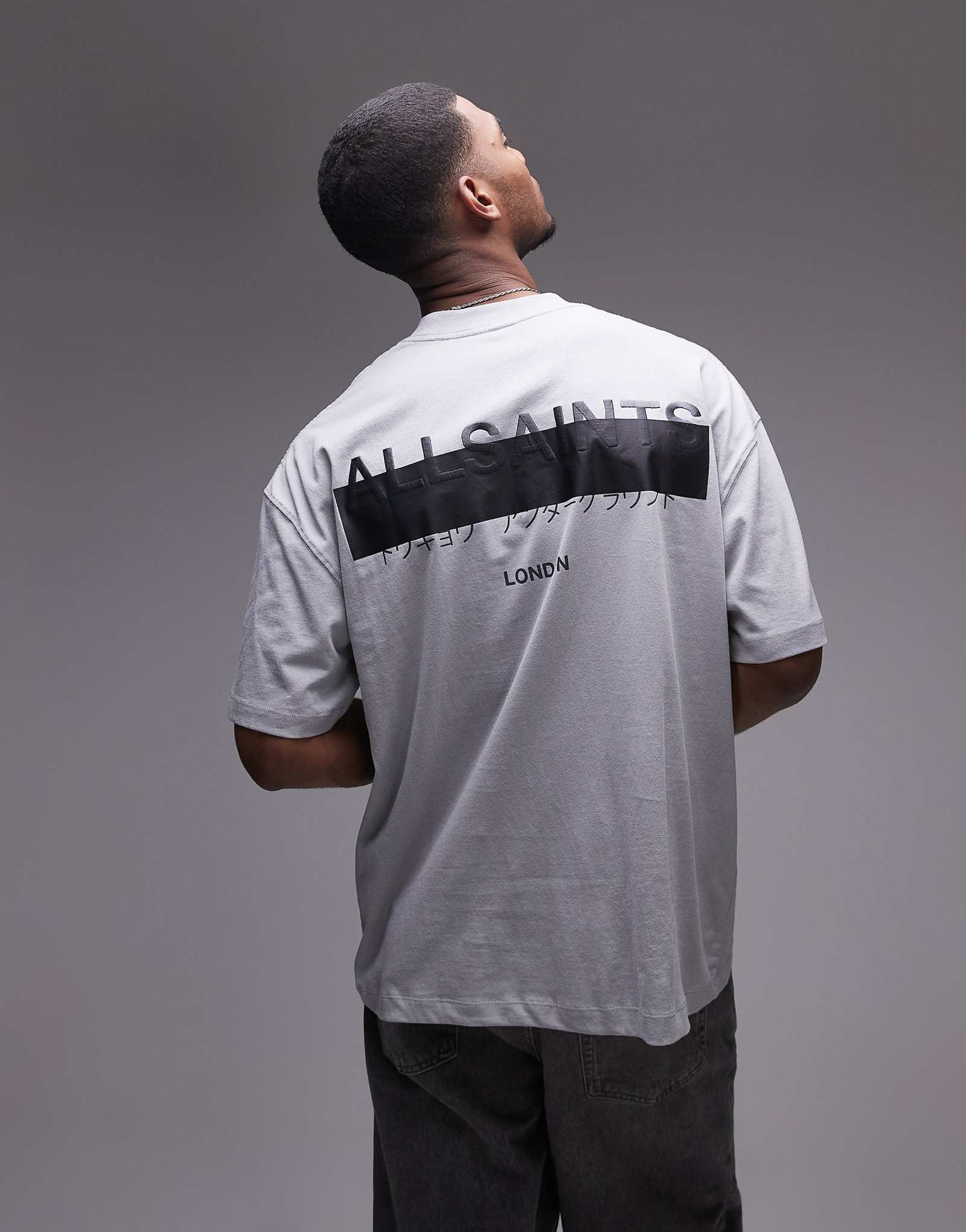 Футболка с вышитым логотипом AllSaints Redact оверсайз машинного серого цвета 19390₽