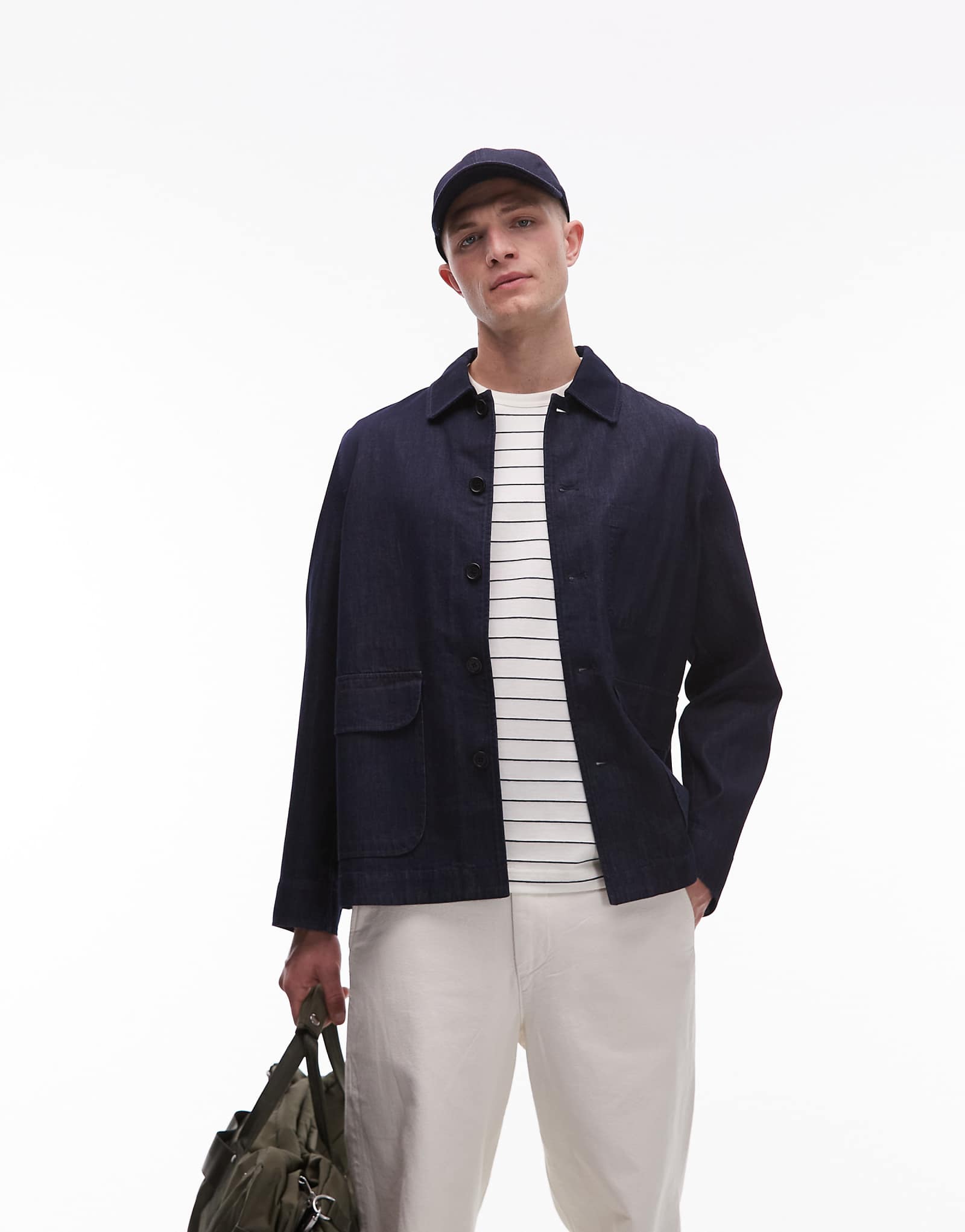 Джинсовая куртка свободного кроя ARKET с притачным нагрудным карманом темно-синего цвета 17690₽