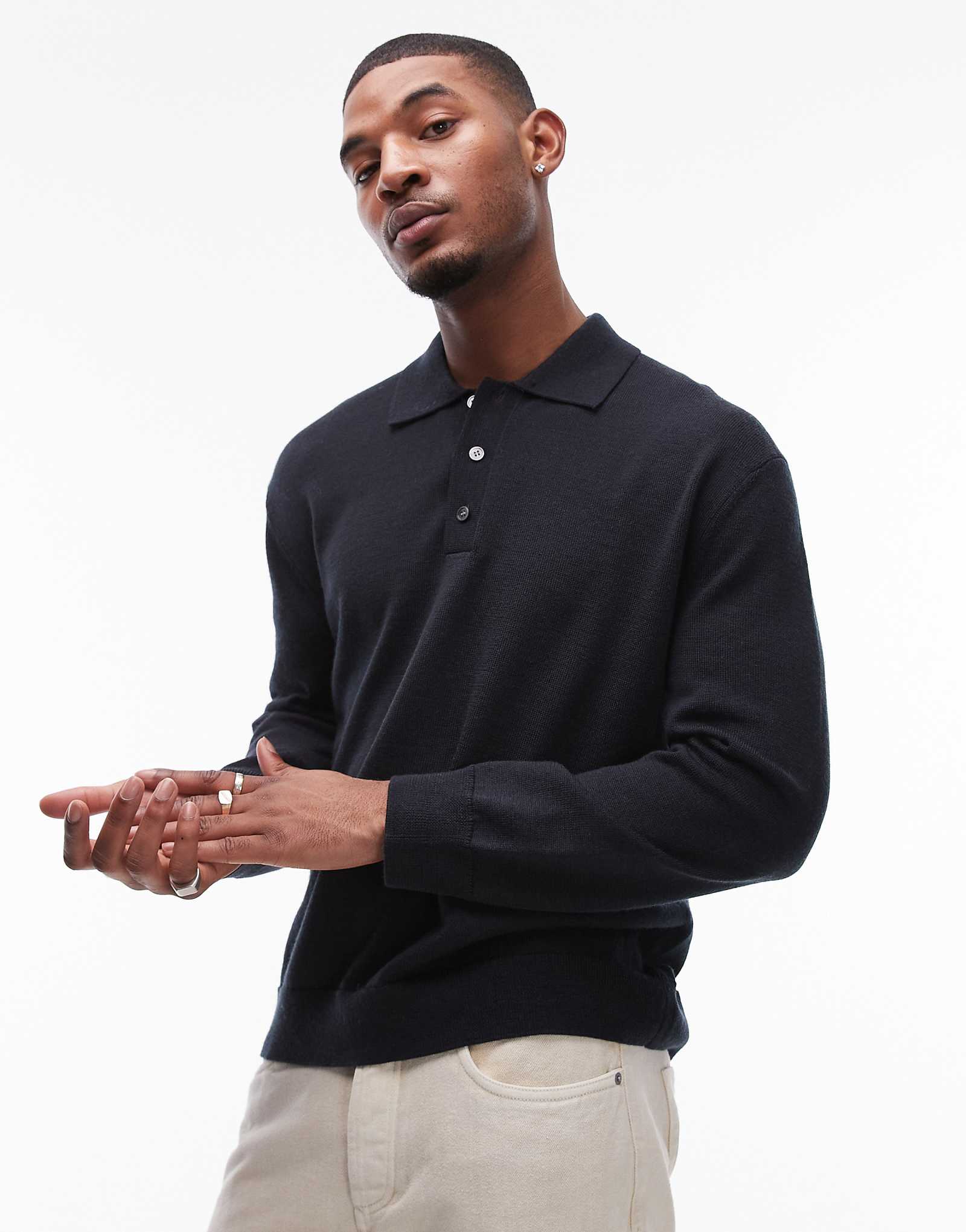 Вязаная рубашка поло с длинным рукавом из мериносовой шерсти ARKET темно-синего цвета 19990₽
