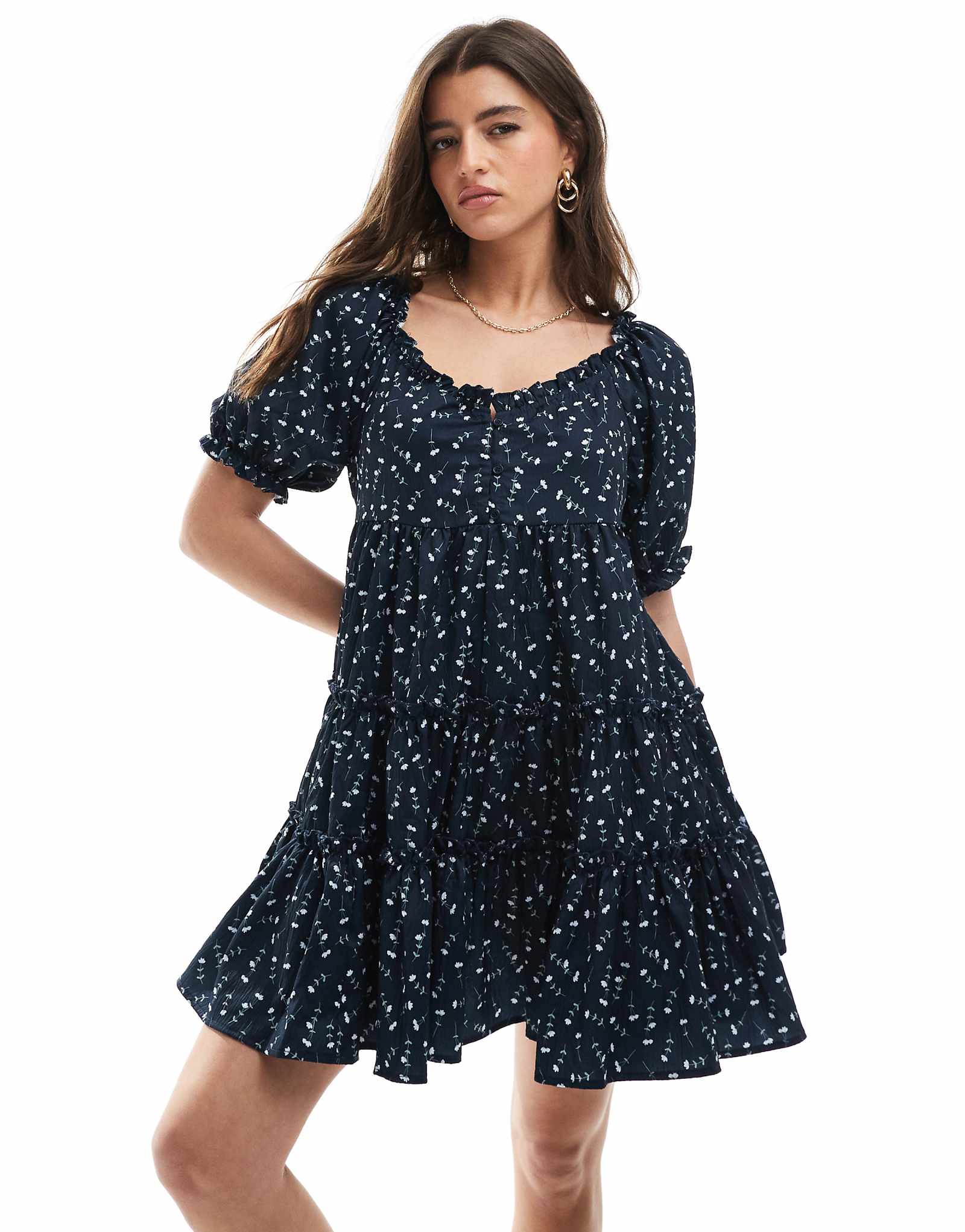 Многоярусное мини-платье-халат Daisy Street в темно-синий цветочек 9990₽