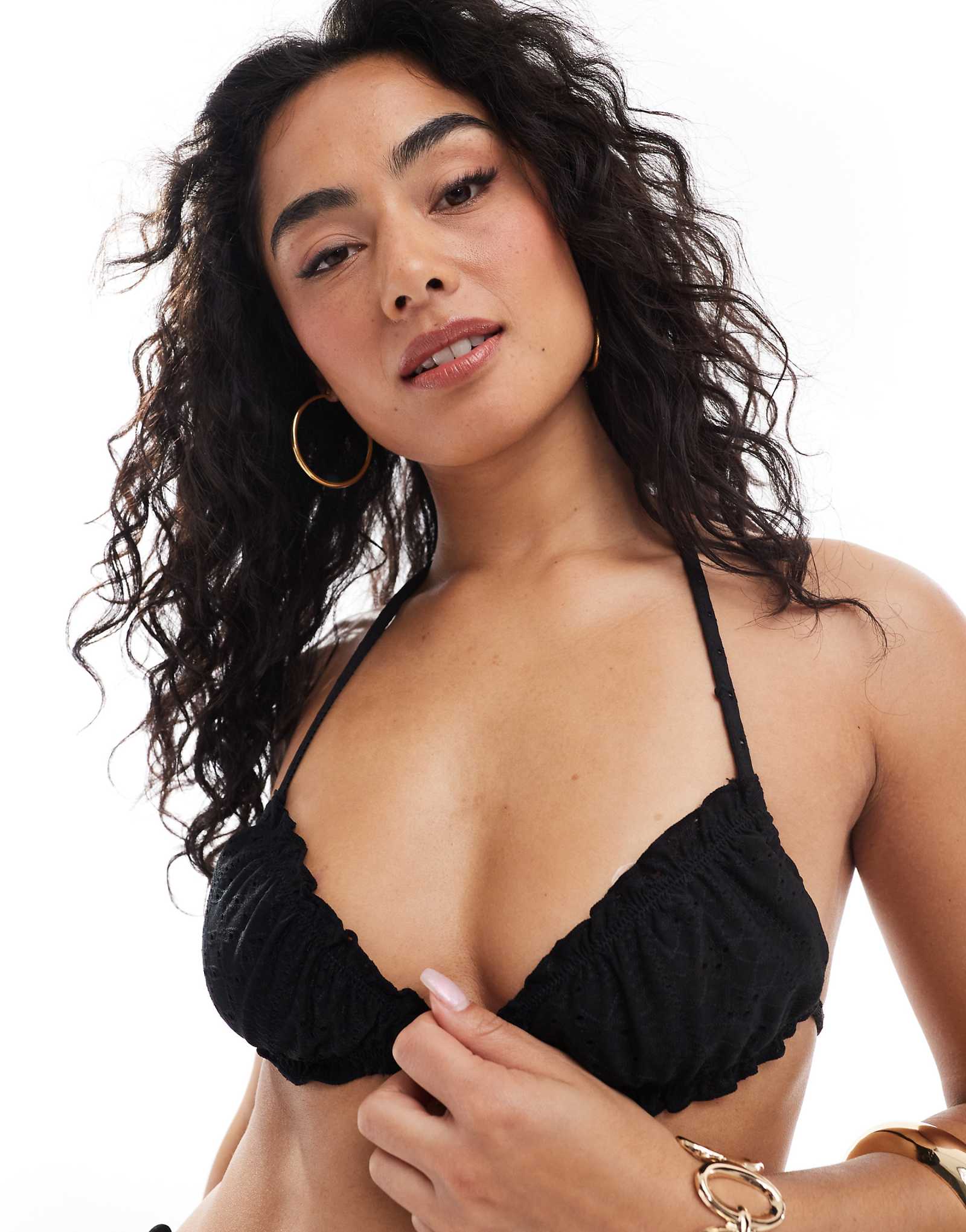 Топ-бикини Daisy Street с оборками и завязками спереди от broderie черного цвета 3890₽