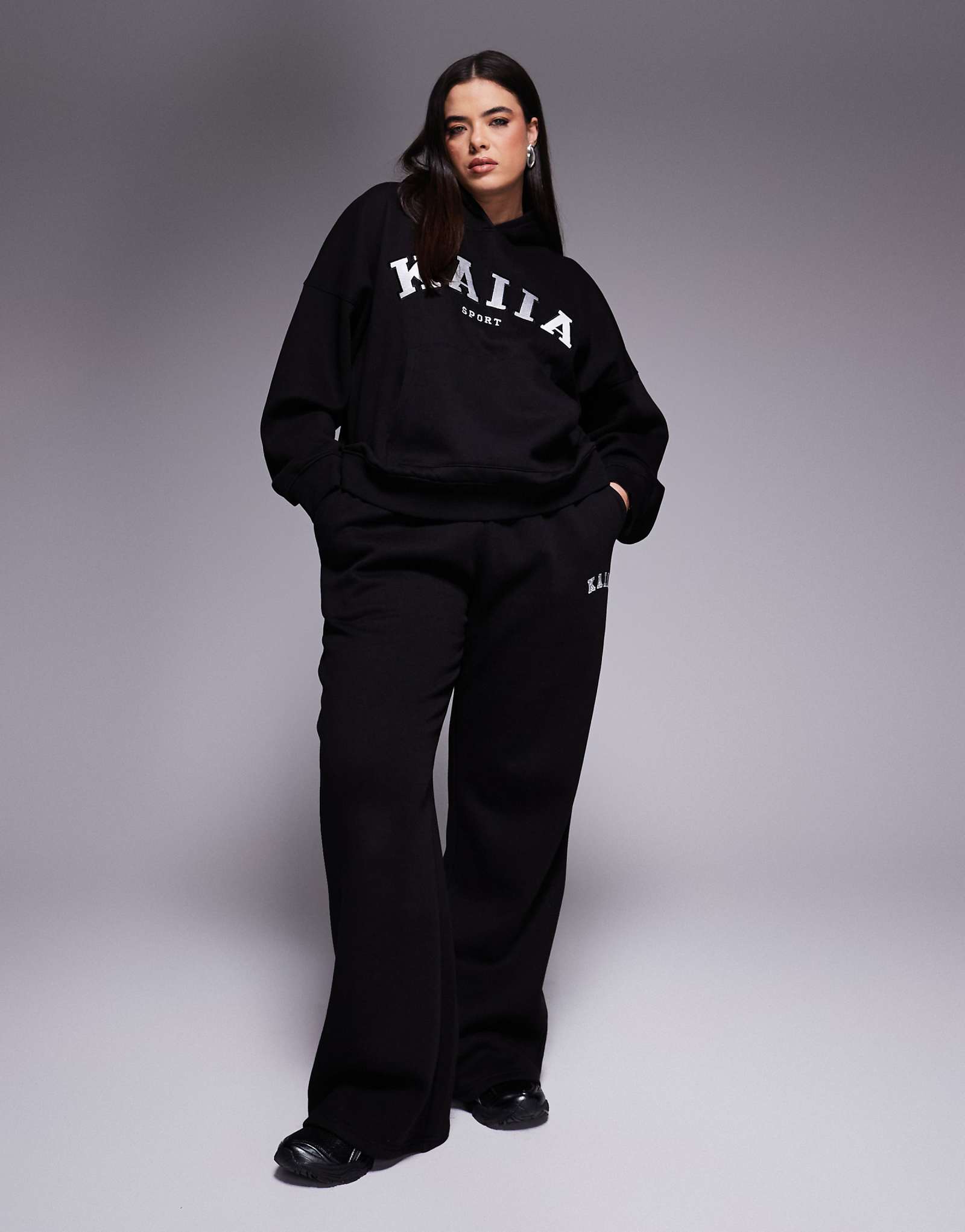 Широкие спортивные брюки Kaiia Plus черного цвета - часть комплекта