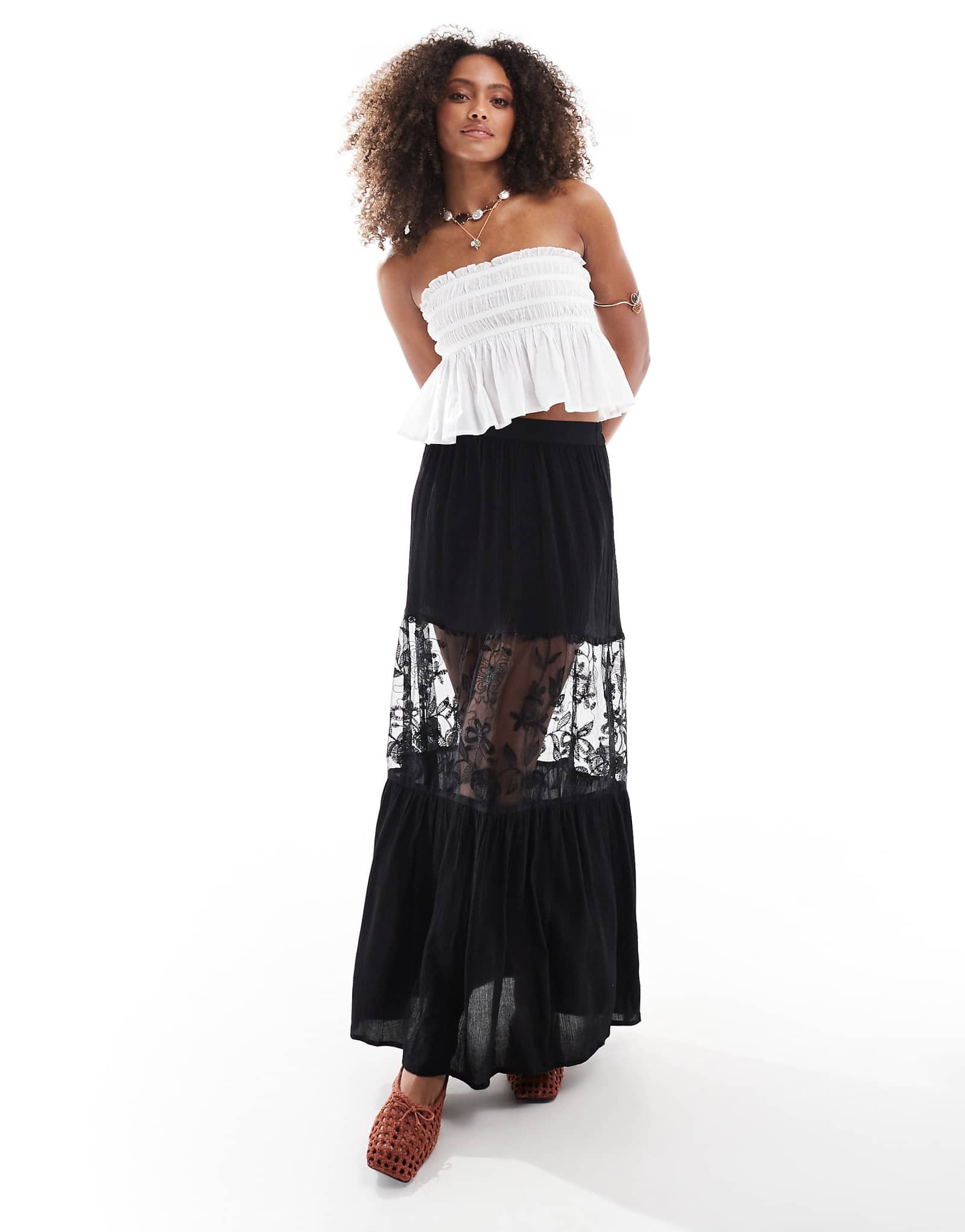 Эксклюзивная пляжная макси-юбка Esme черного цвета с кружевными вставками 8090₽