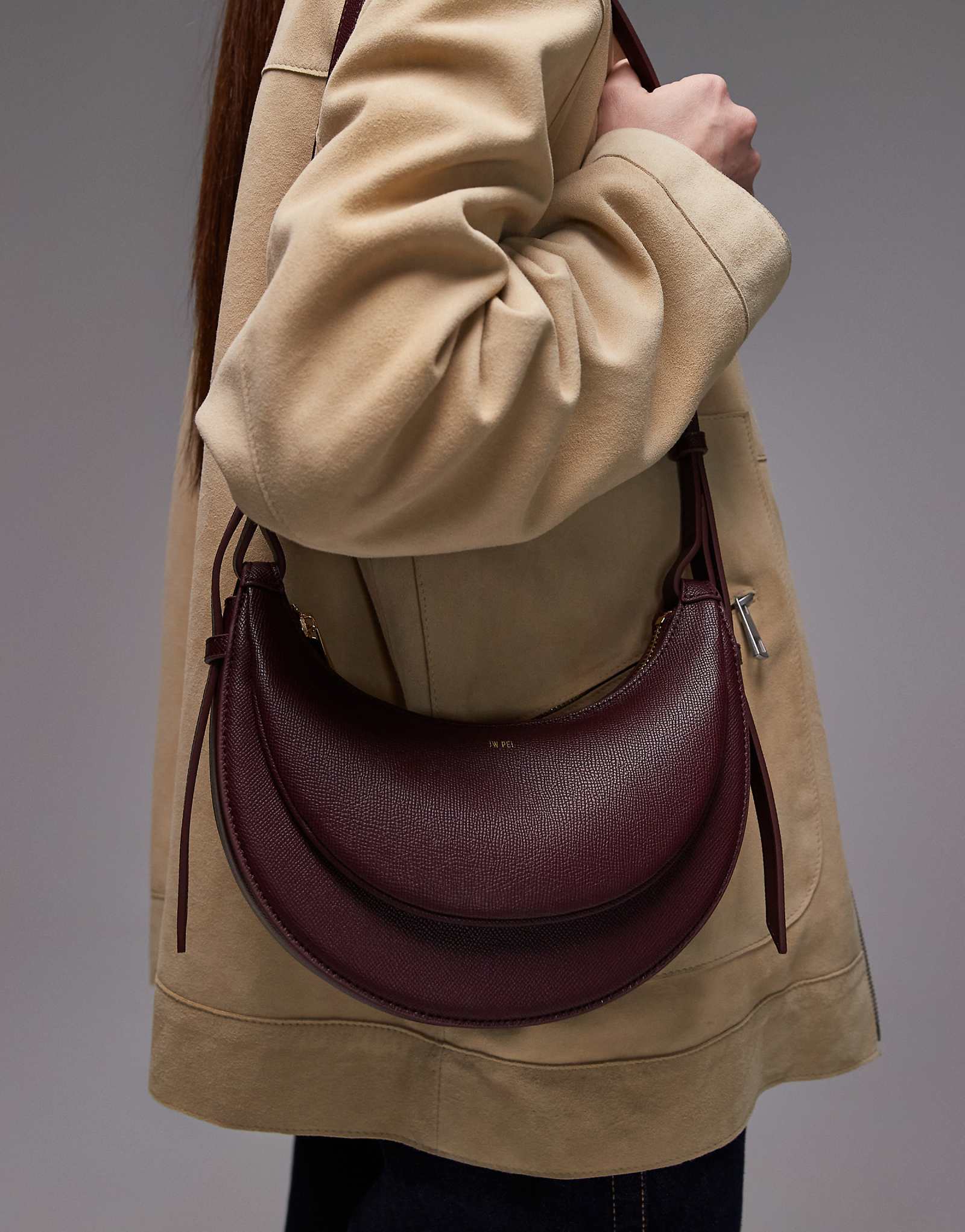 Сумка через плечо JW PEI Sharon бордового цвета