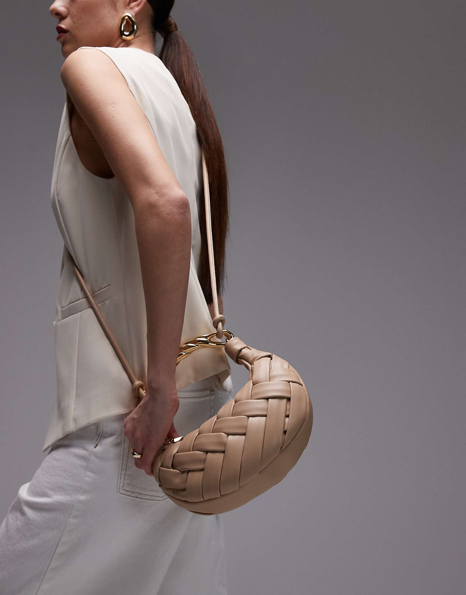 Тканая сумка с верхней ручкой JW PEI Orla темно-белого цвета 32290₽