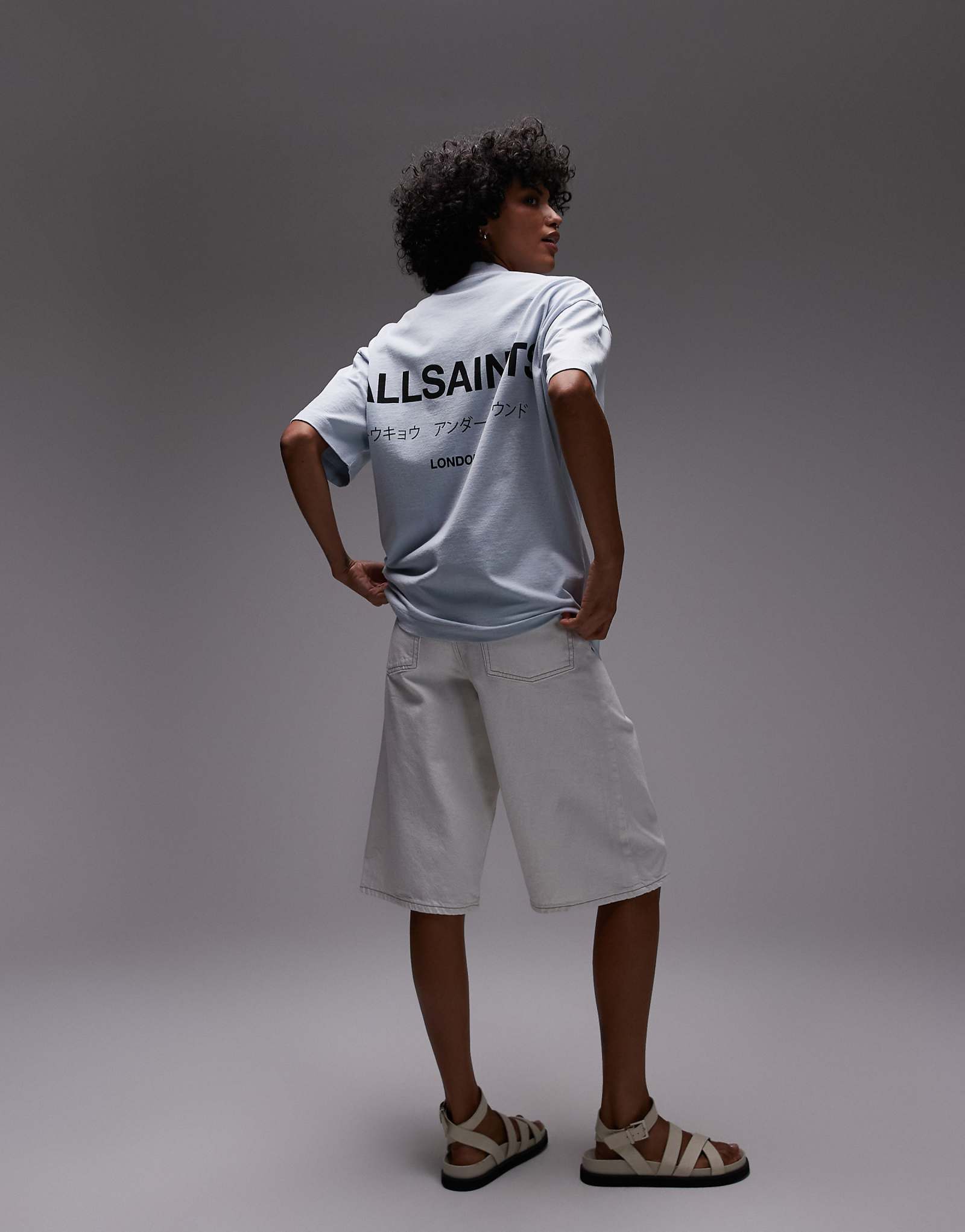 Футболка AllSaints Underground Etta оверсайз едва заметного синего цвета 13890₽