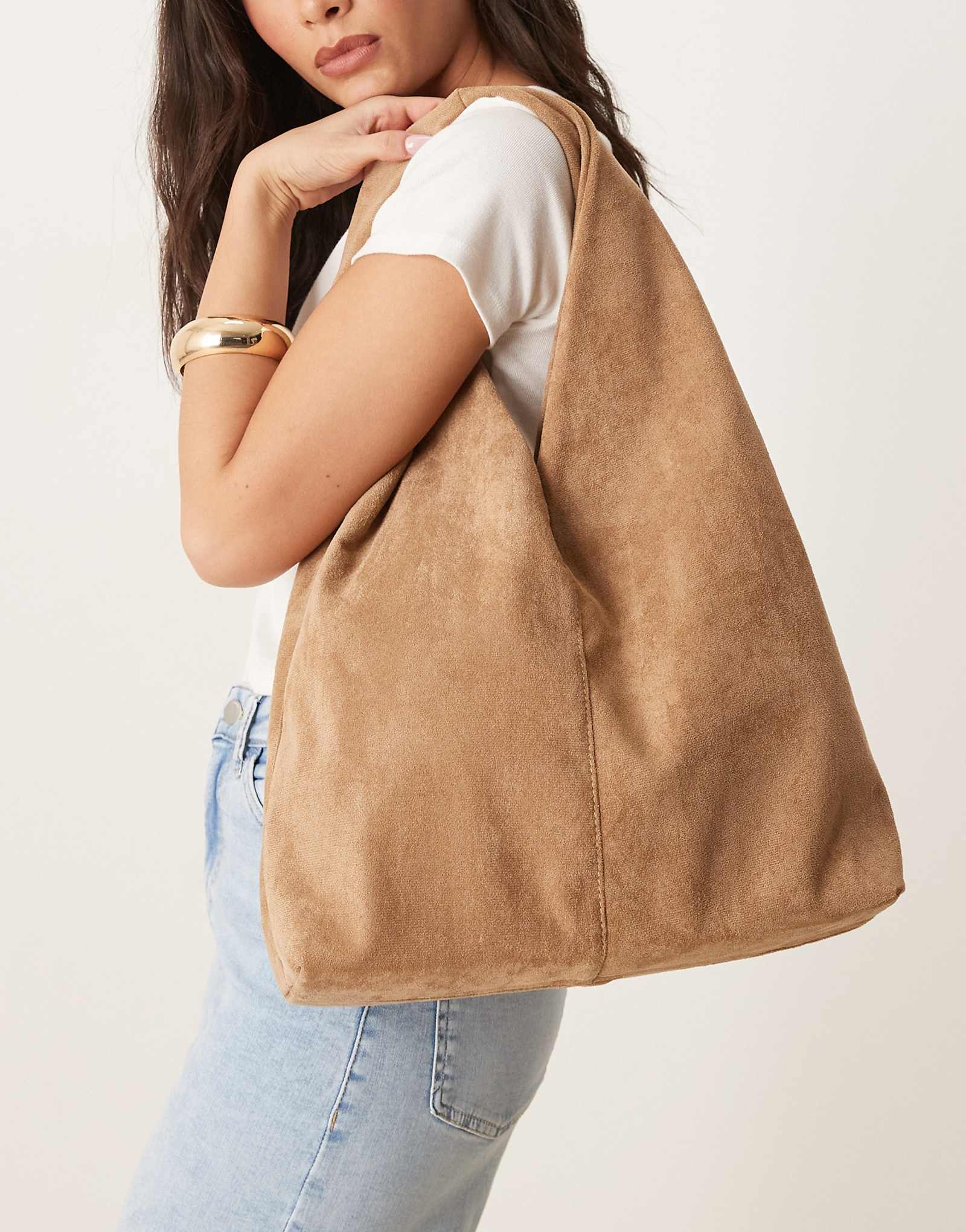 Объемная сумка через плечо из трикотажа Gina цвета верблюжьего бежа 9290₽