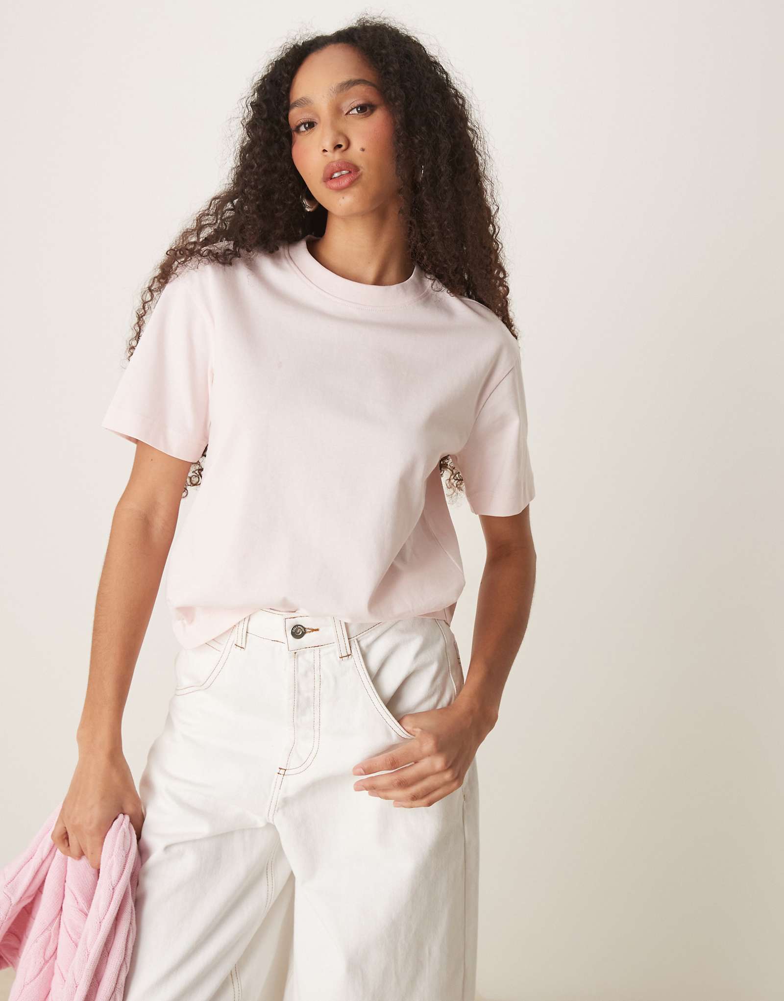 Розовая футболка Gina Tricot с коротким рукавом 4290₽