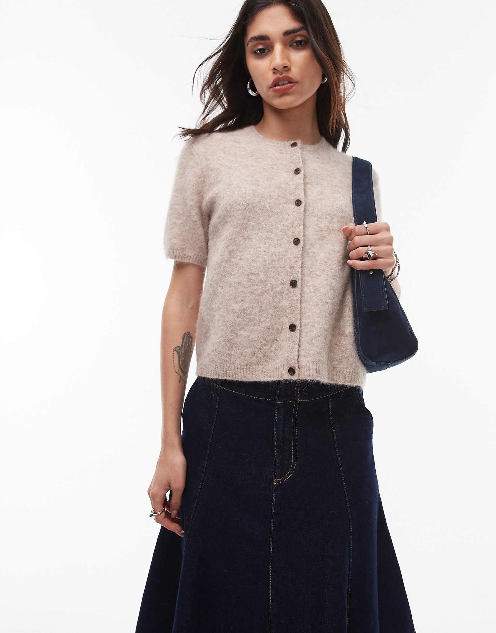 Кардиган из смеси шерсти альпаки ARKET бежевого цвета с короткими рукавами 19990₽