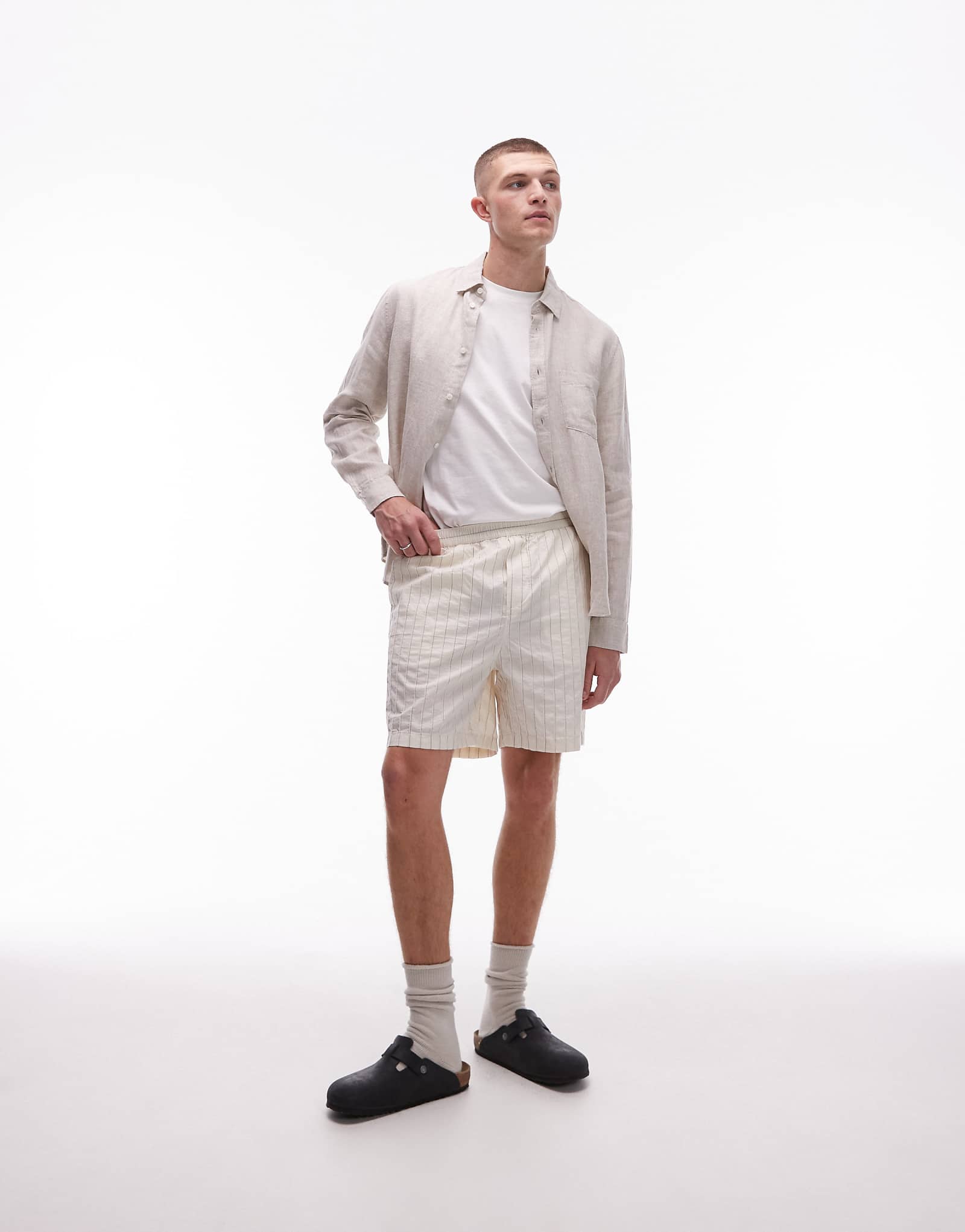 Шорты из текстурированного хлопка с фактурой ARKET белого цвета 10290₽