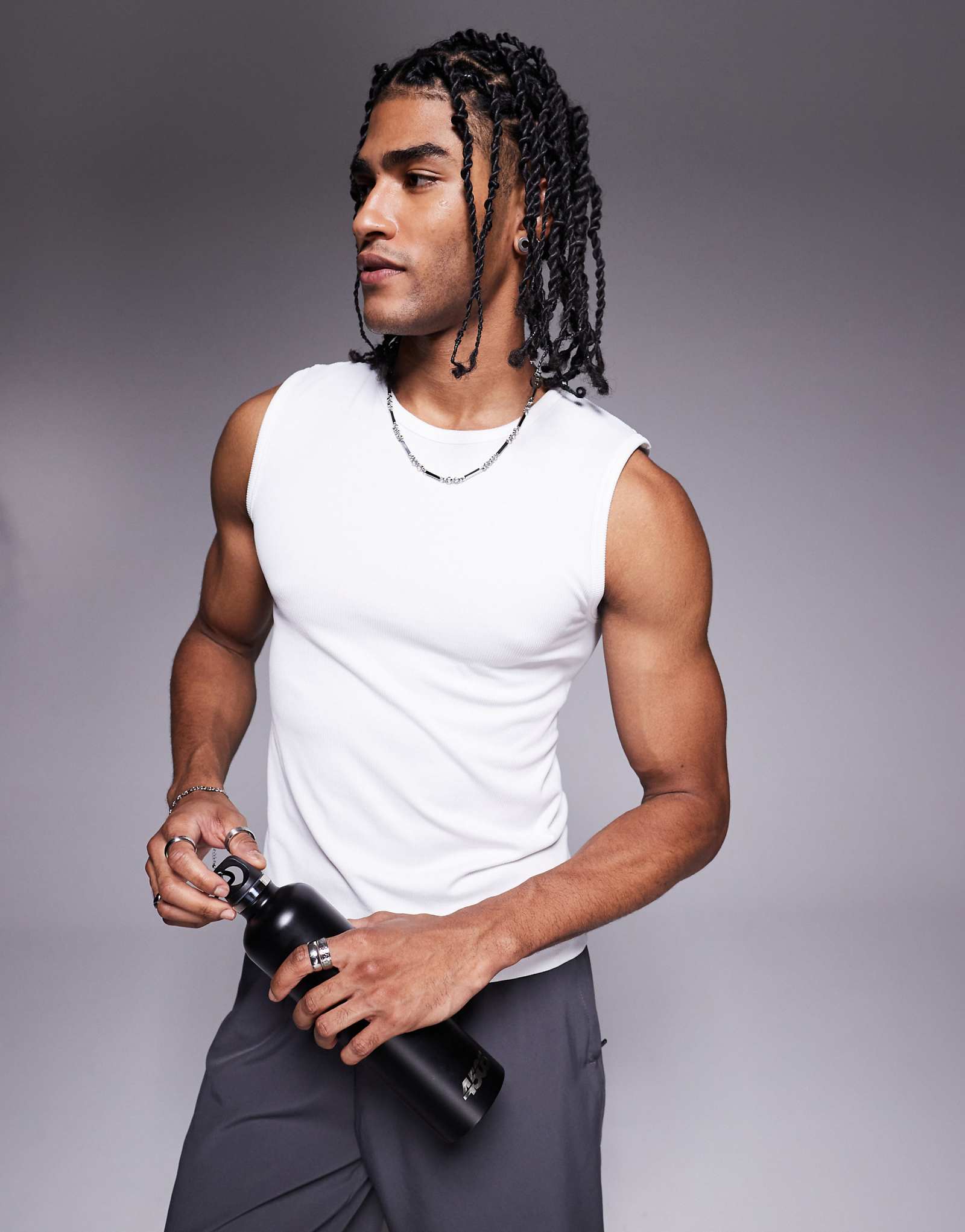 4505 облегающая бесшовная майка для тренировок в рубчик белого цвета 4690₽