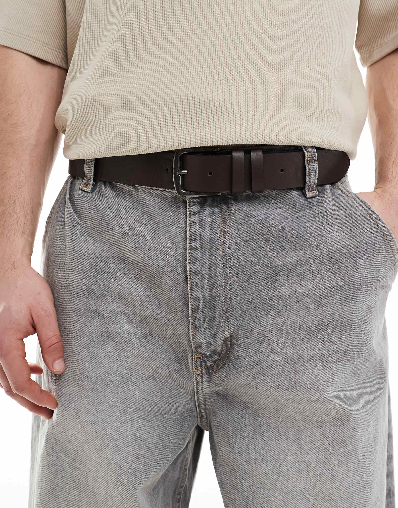 Однотонный пояс Bershka коричневого цвета 3390₽