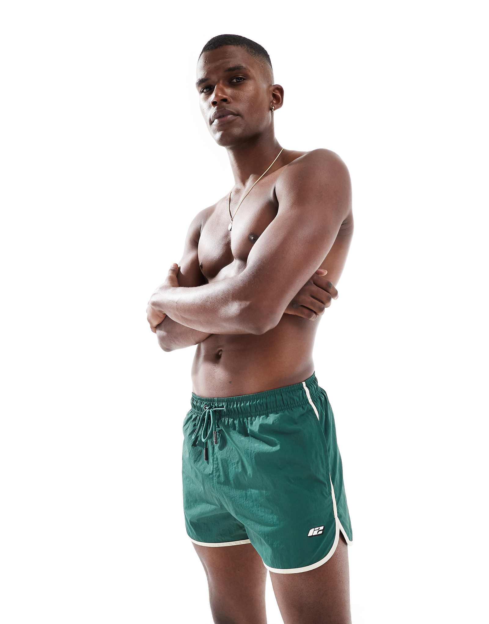 Плавательные шорты для бега Bershka зеленого цвета 5290₽