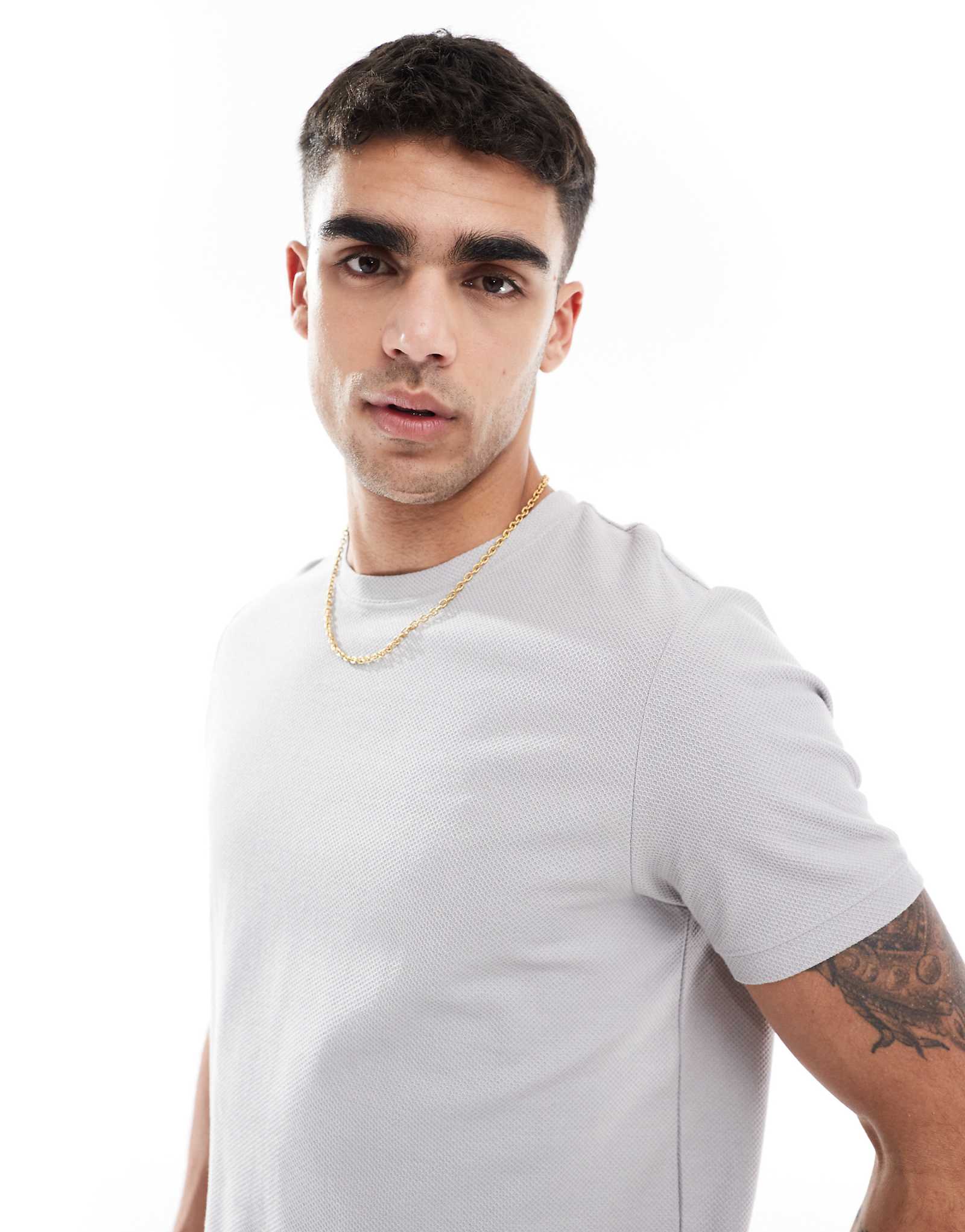 Текстурированная футболка Bershka светло-серого цвета - часть комплекта