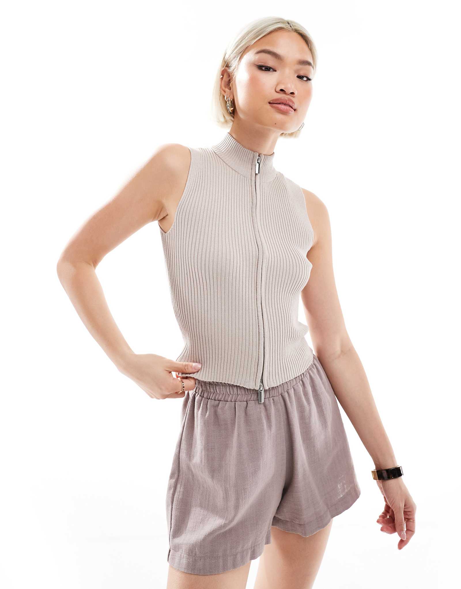 Вязаный жилет Brave Soul в рубчик из норки на молнии 2190₽