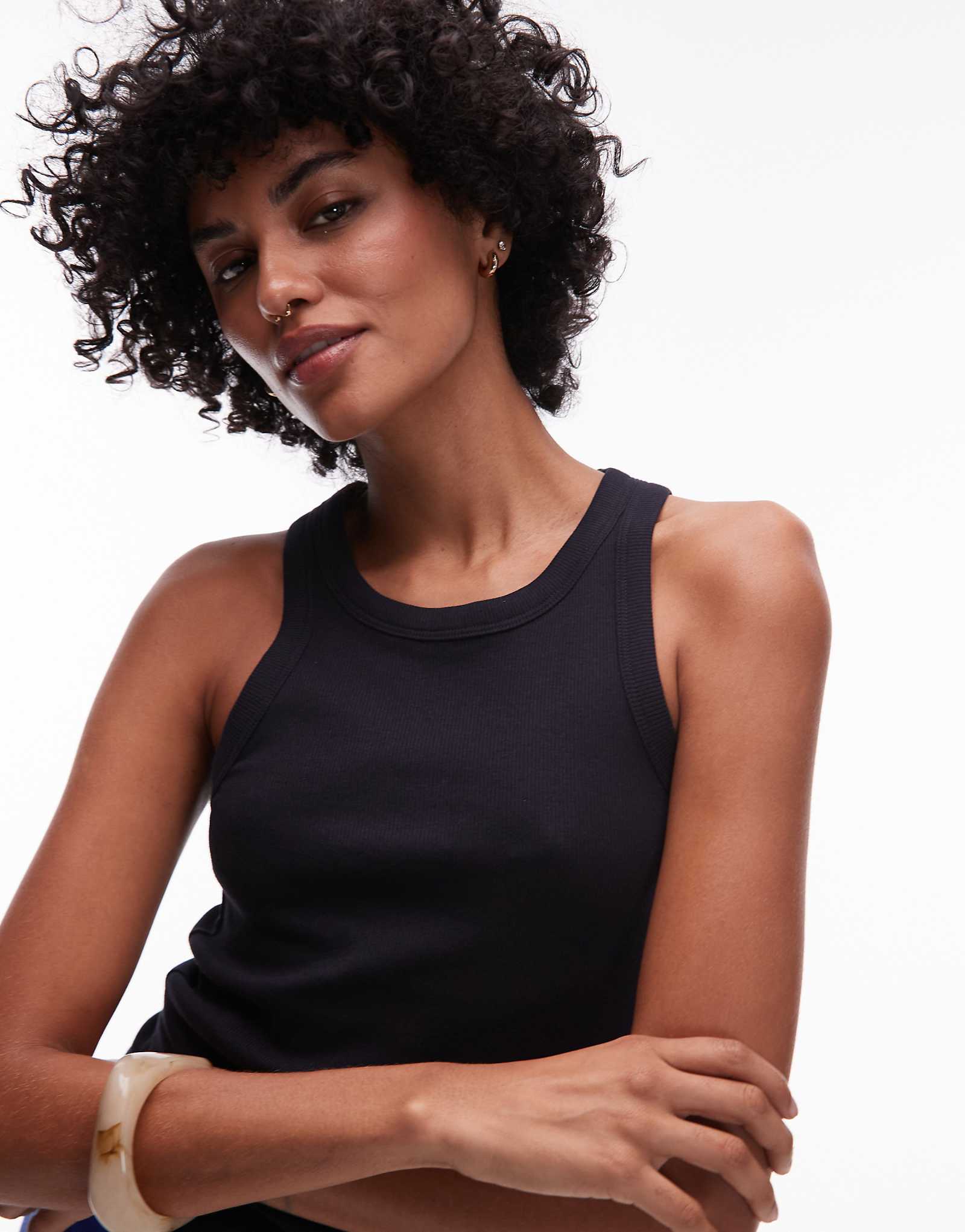 Синяя майка-гонщик из трикотажа в рубчик ARKET на спине 3590₽